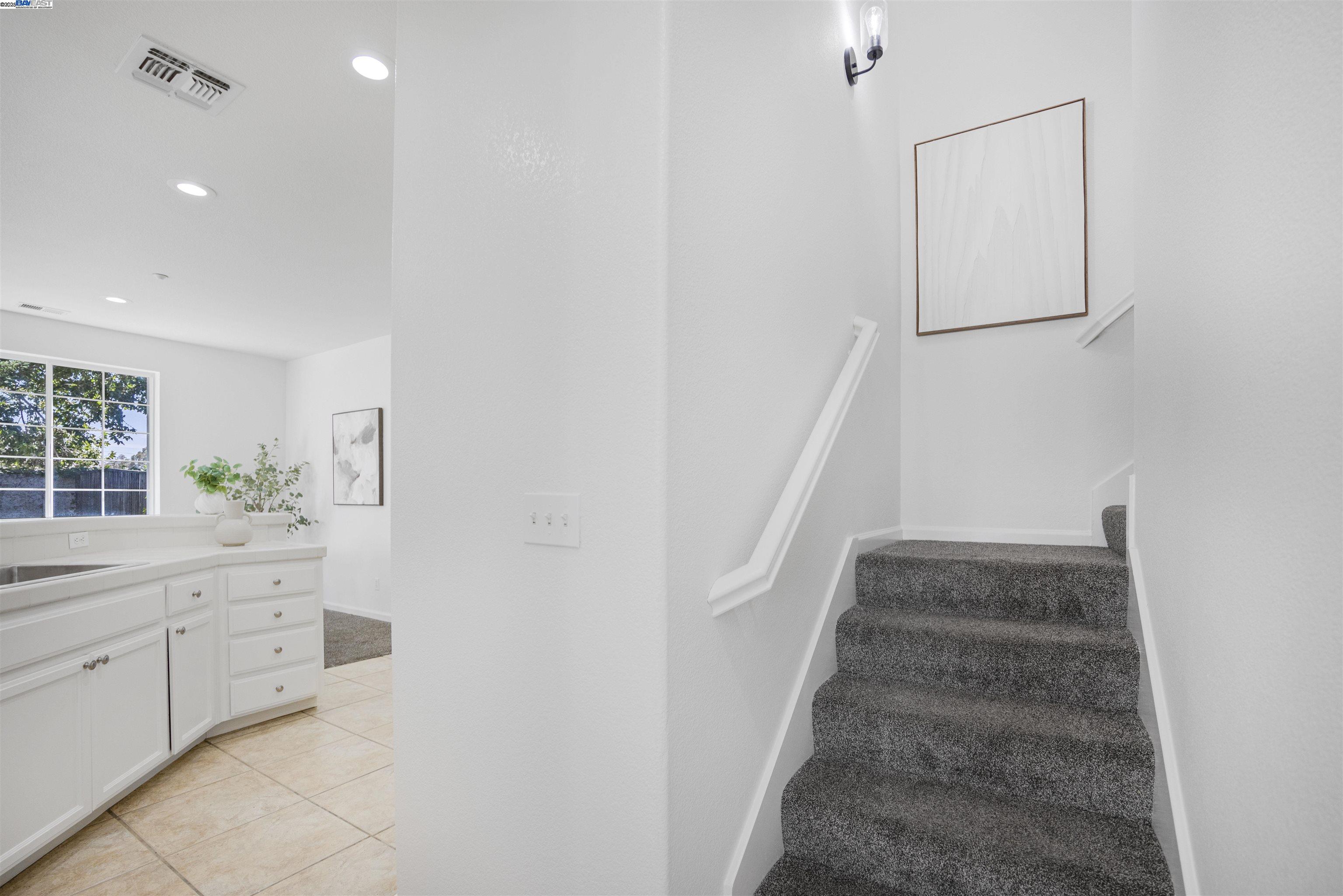 Detail Gallery Image 12 of 38 For 829 Berryessa Ct, Livermore,  CA 94551 - 3 Beds | 2/1 Baths