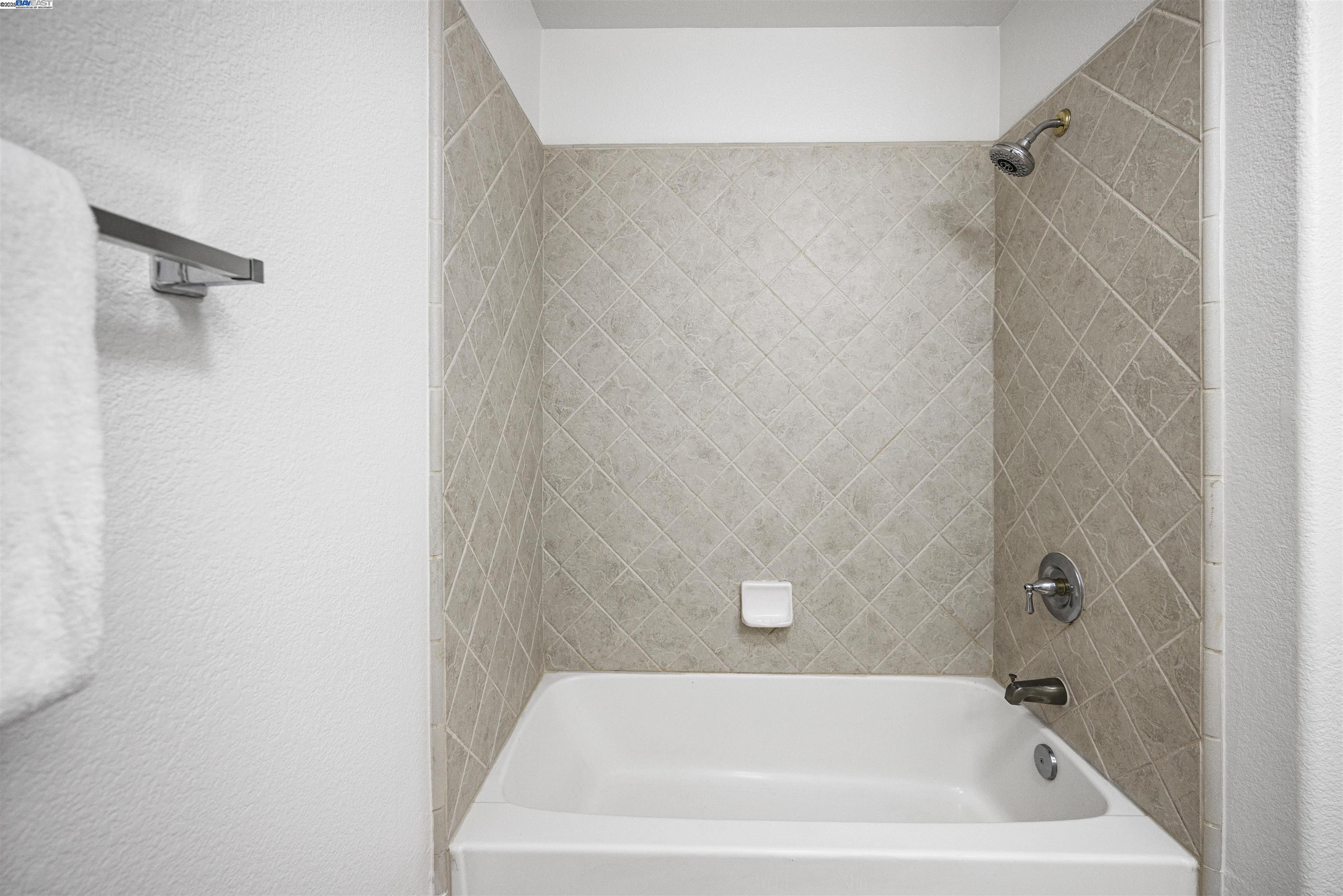 Detail Gallery Image 21 of 38 For 829 Berryessa Ct, Livermore,  CA 94551 - 3 Beds | 2/1 Baths