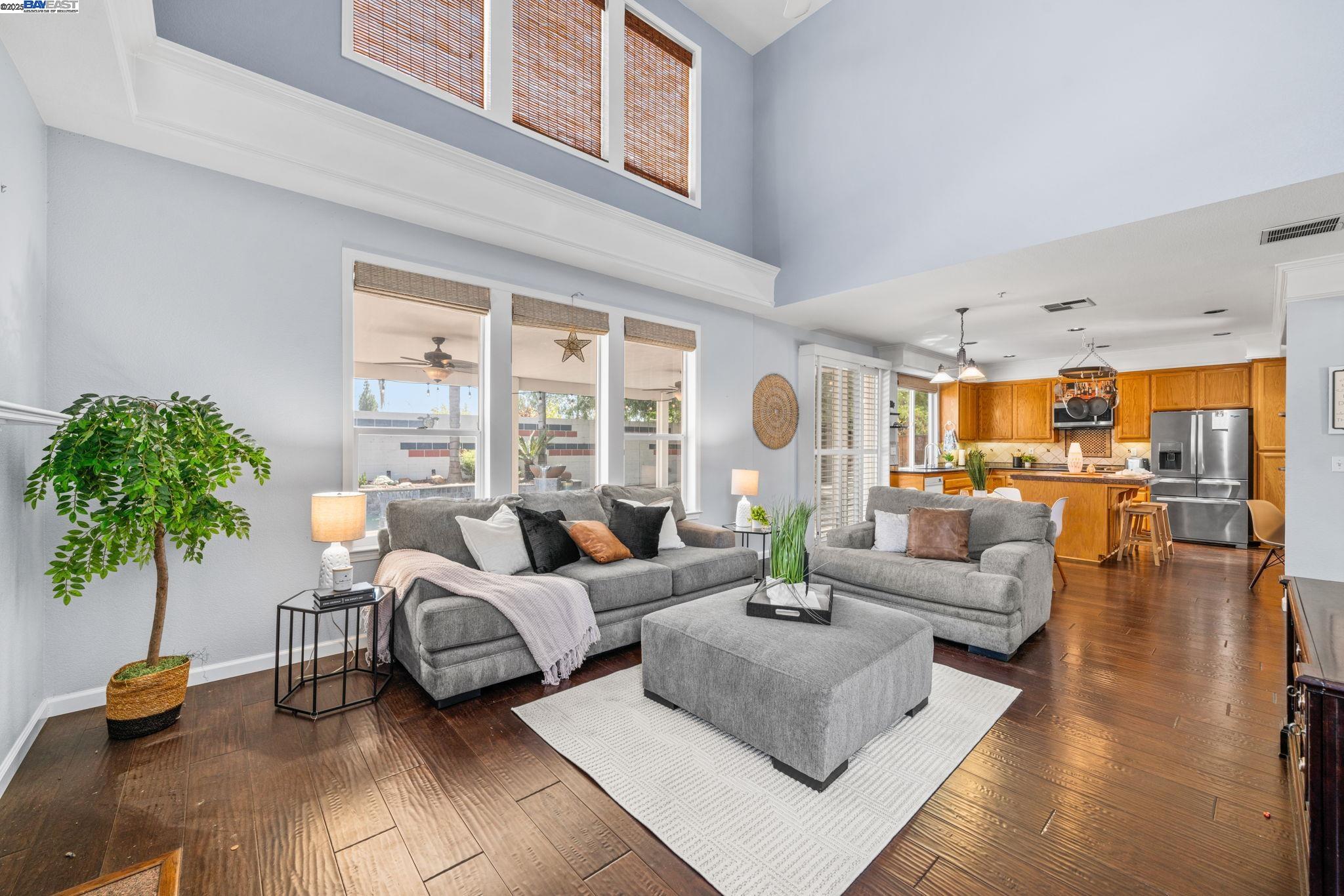 Detail Gallery Image 16 of 60 For 635 Eliot Dr, Livermore,  CA 94551 - 5 Beds | 2/1 Baths