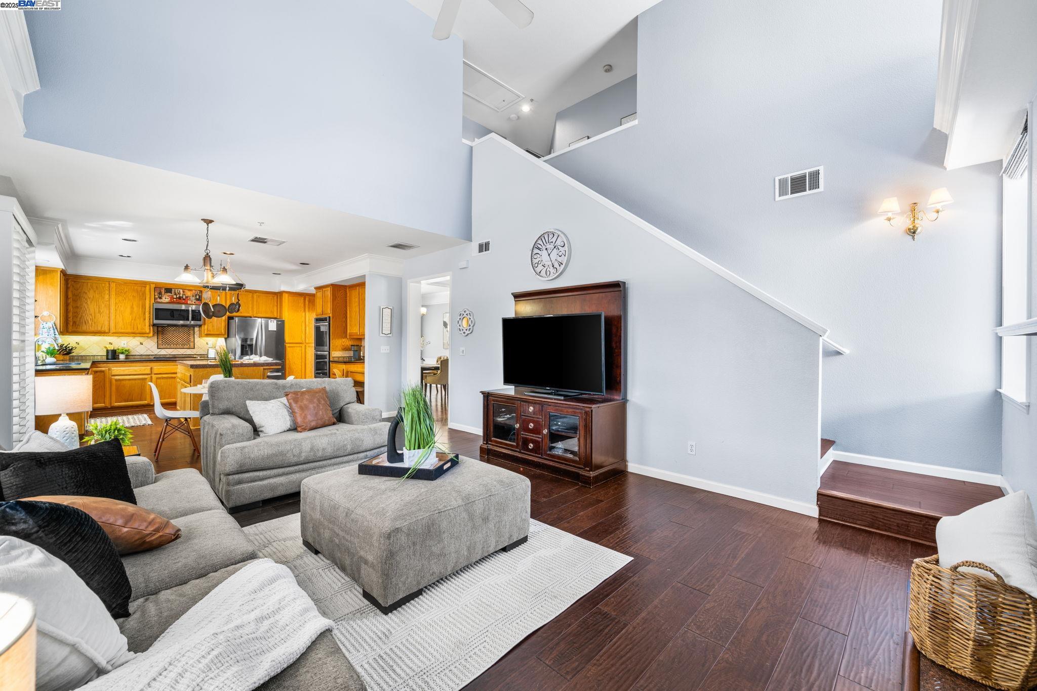 Detail Gallery Image 17 of 60 For 635 Eliot Dr, Livermore,  CA 94551 - 5 Beds | 2/1 Baths