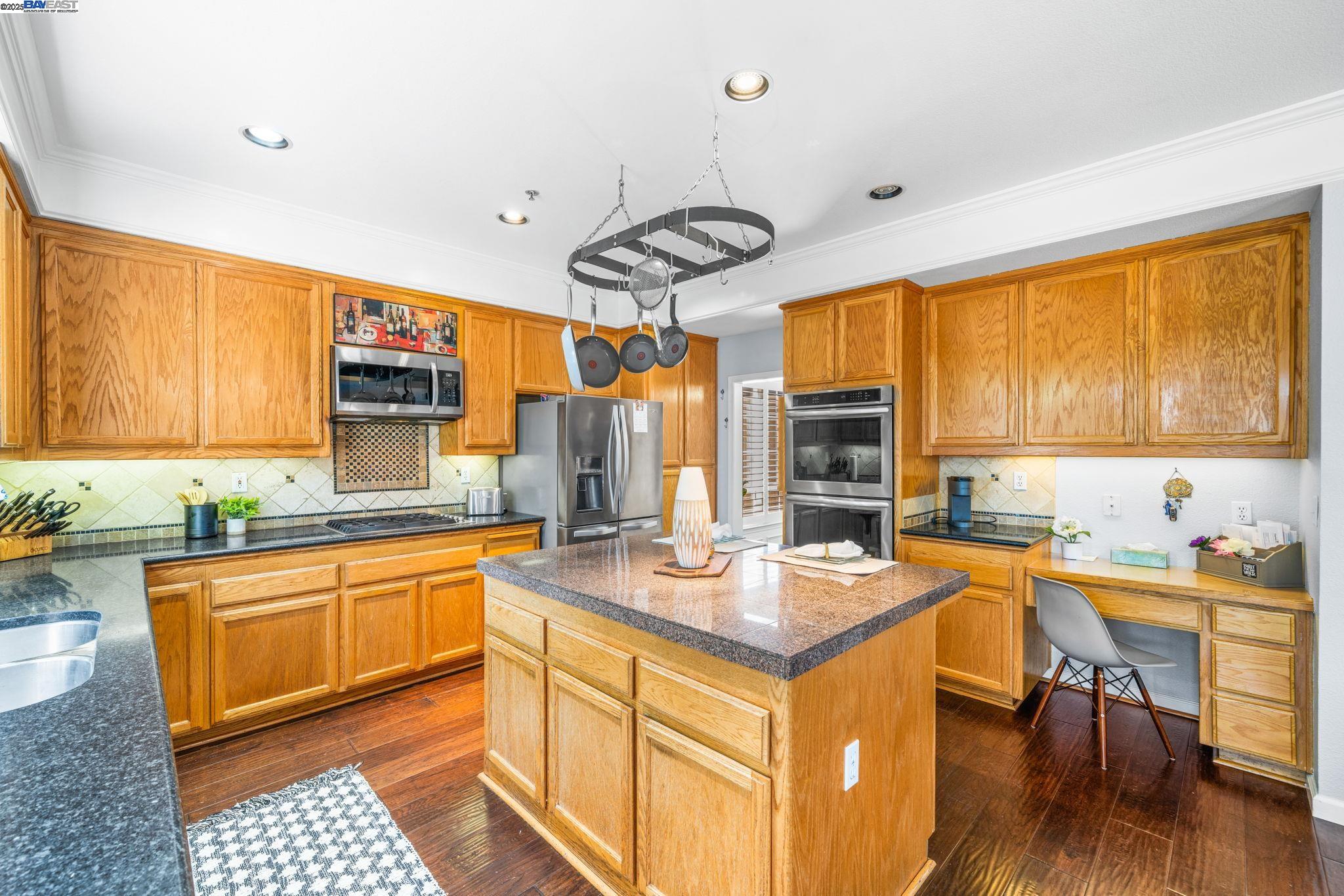 Detail Gallery Image 20 of 60 For 635 Eliot Dr, Livermore,  CA 94551 - 5 Beds | 2/1 Baths