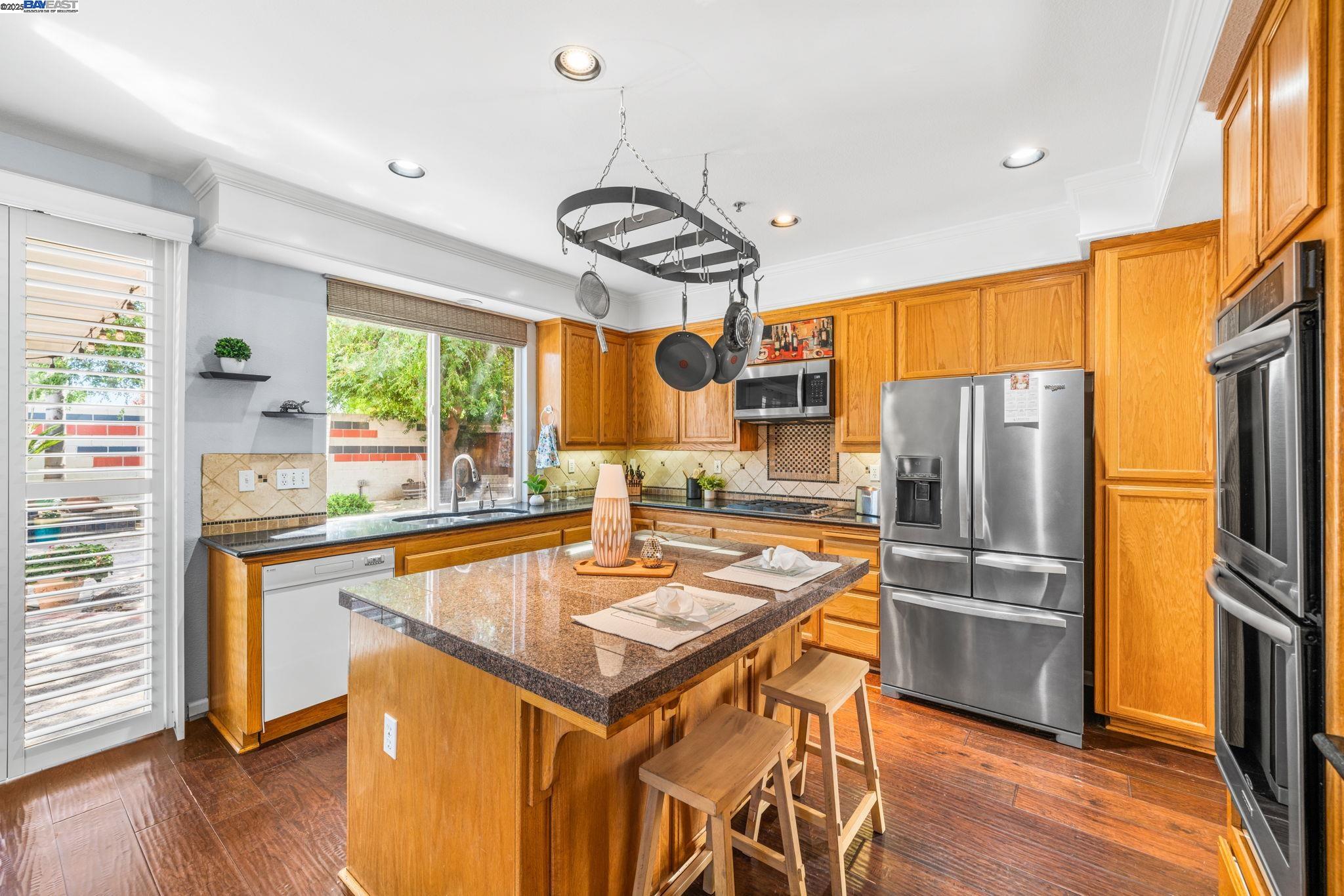 Detail Gallery Image 21 of 60 For 635 Eliot Dr, Livermore,  CA 94551 - 5 Beds | 2/1 Baths