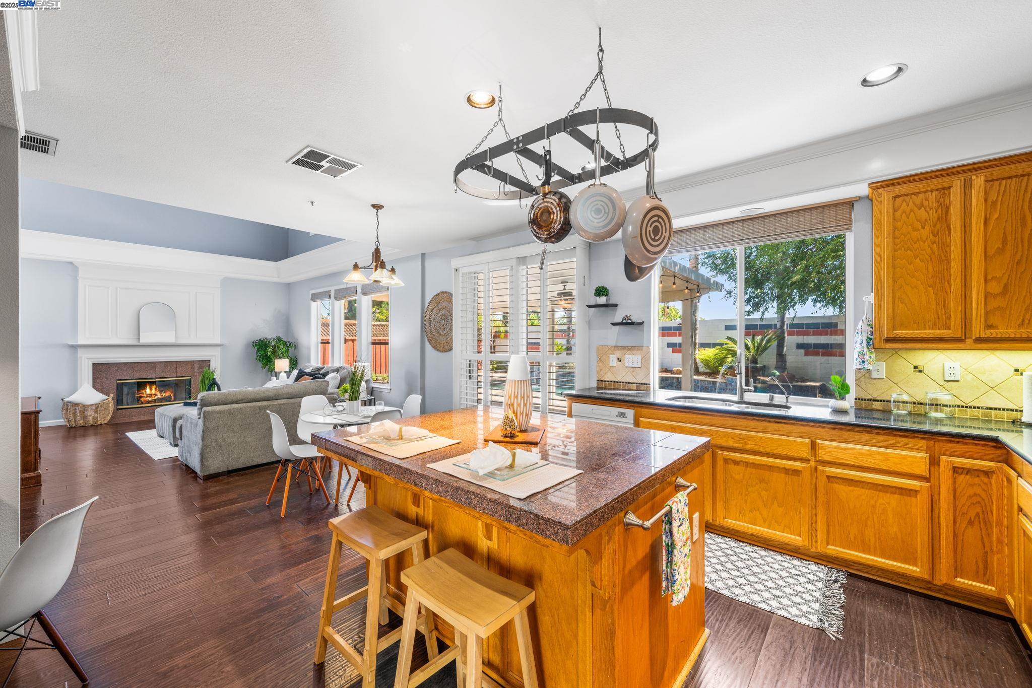 Detail Gallery Image 24 of 60 For 635 Eliot Dr, Livermore,  CA 94551 - 5 Beds | 2/1 Baths