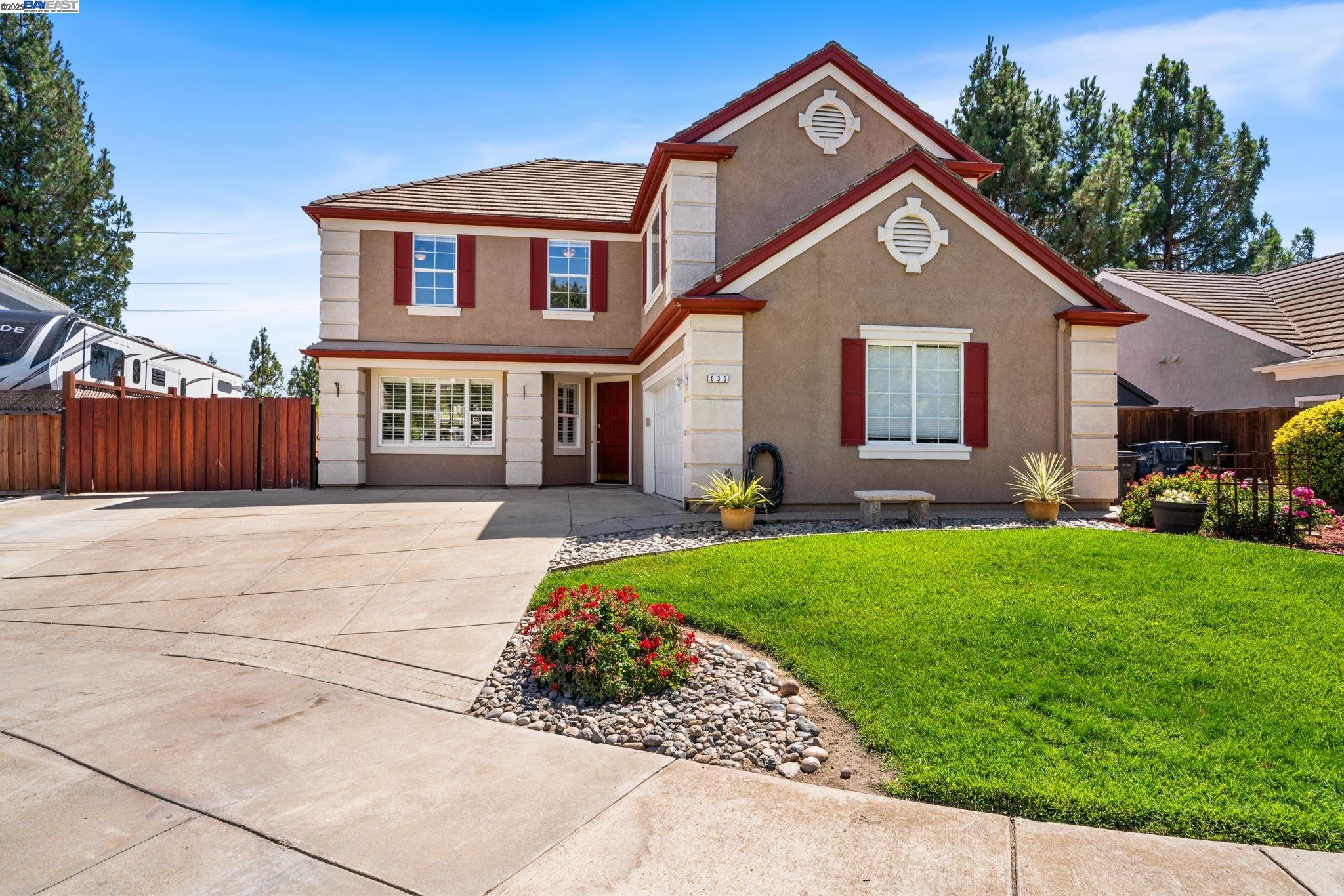 Detail Gallery Image 4 of 60 For 635 Eliot Dr, Livermore,  CA 94551 - 5 Beds | 2/1 Baths