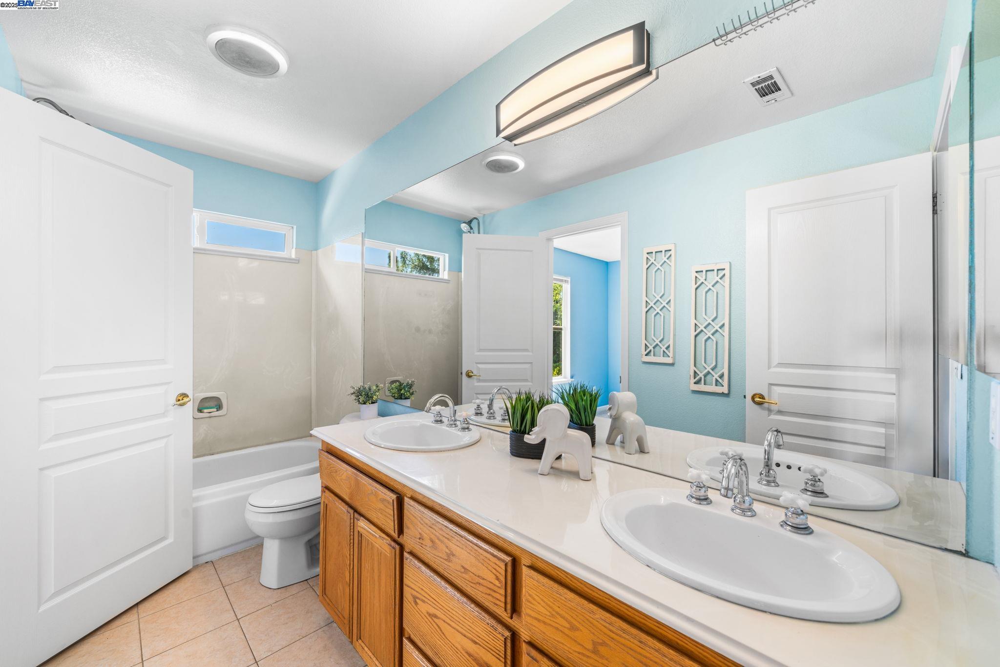 Detail Gallery Image 34 of 60 For 635 Eliot Dr, Livermore,  CA 94551 - 5 Beds | 2/1 Baths