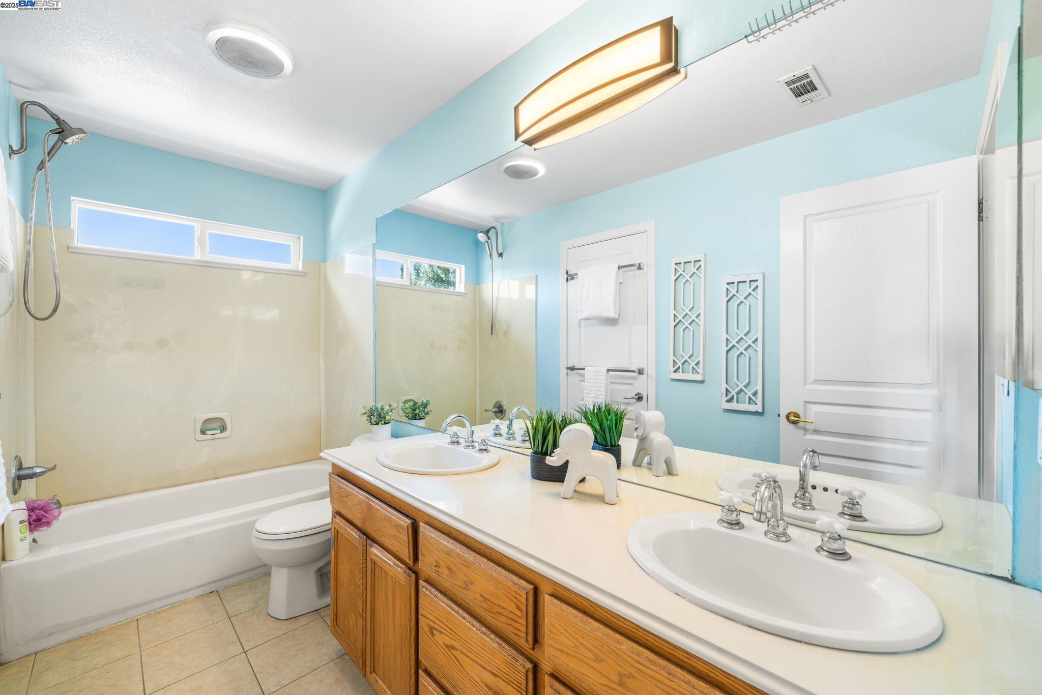Detail Gallery Image 35 of 60 For 635 Eliot Dr, Livermore,  CA 94551 - 5 Beds | 2/1 Baths