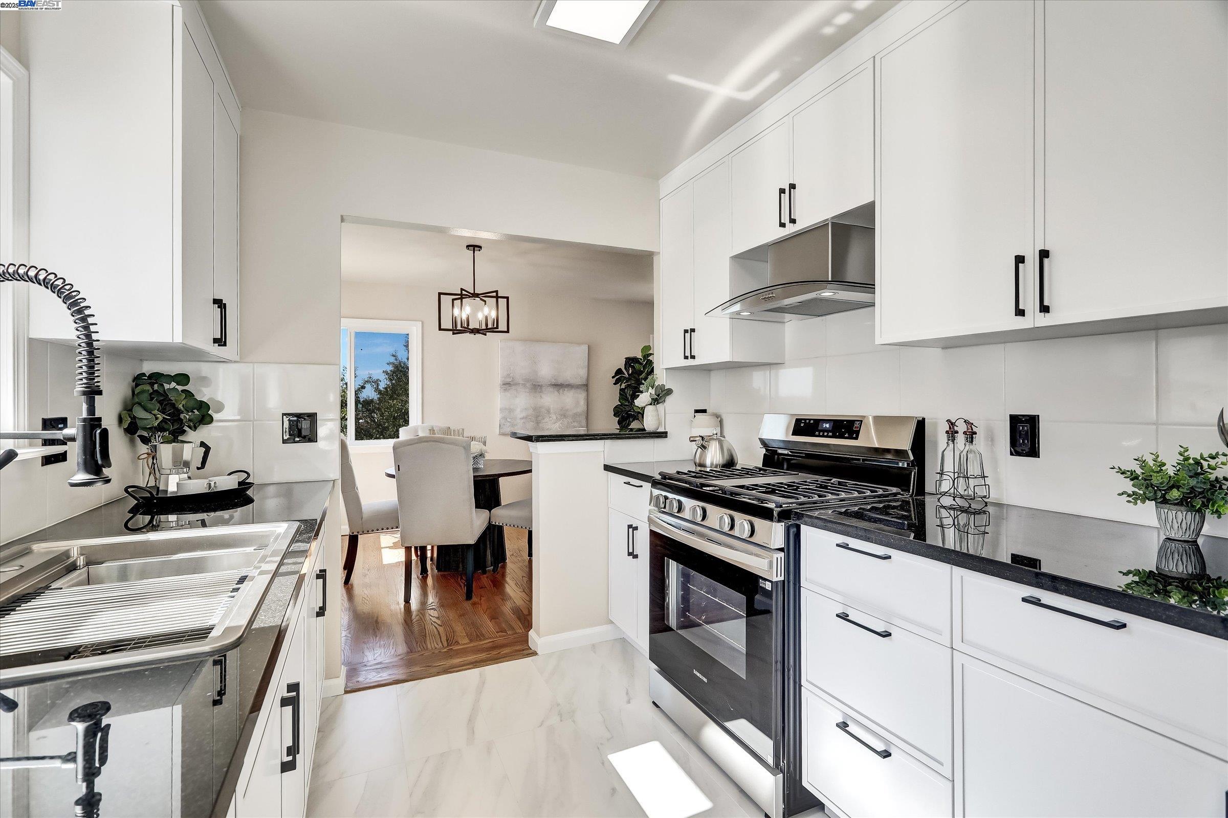 Detail Gallery Image 11 of 53 For 1551 Merced St, Richmond,  CA 94804 - 3 Beds | 2 Baths
