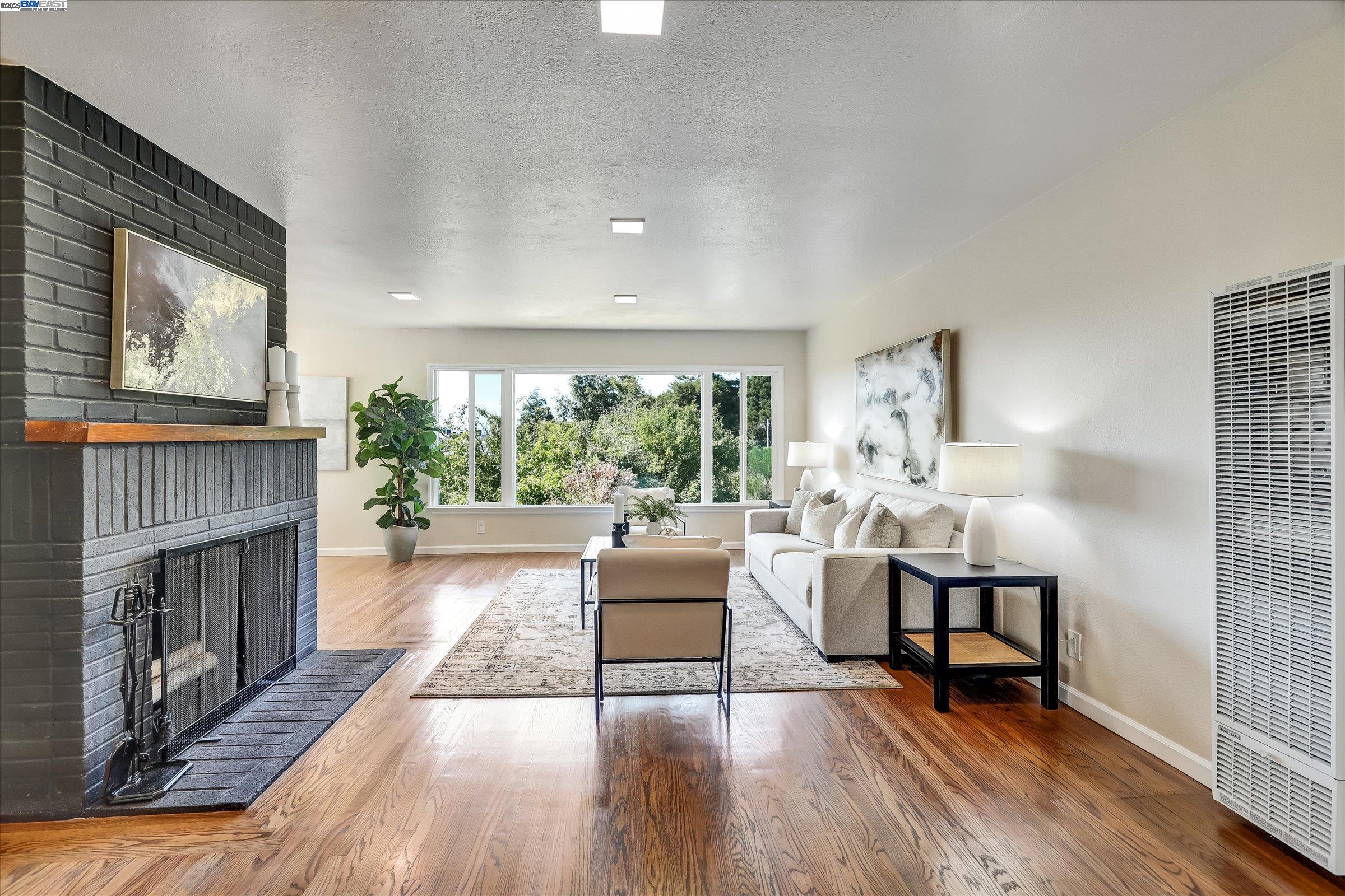 Detail Gallery Image 3 of 53 For 1551 Merced St, Richmond,  CA 94804 - 3 Beds | 2 Baths