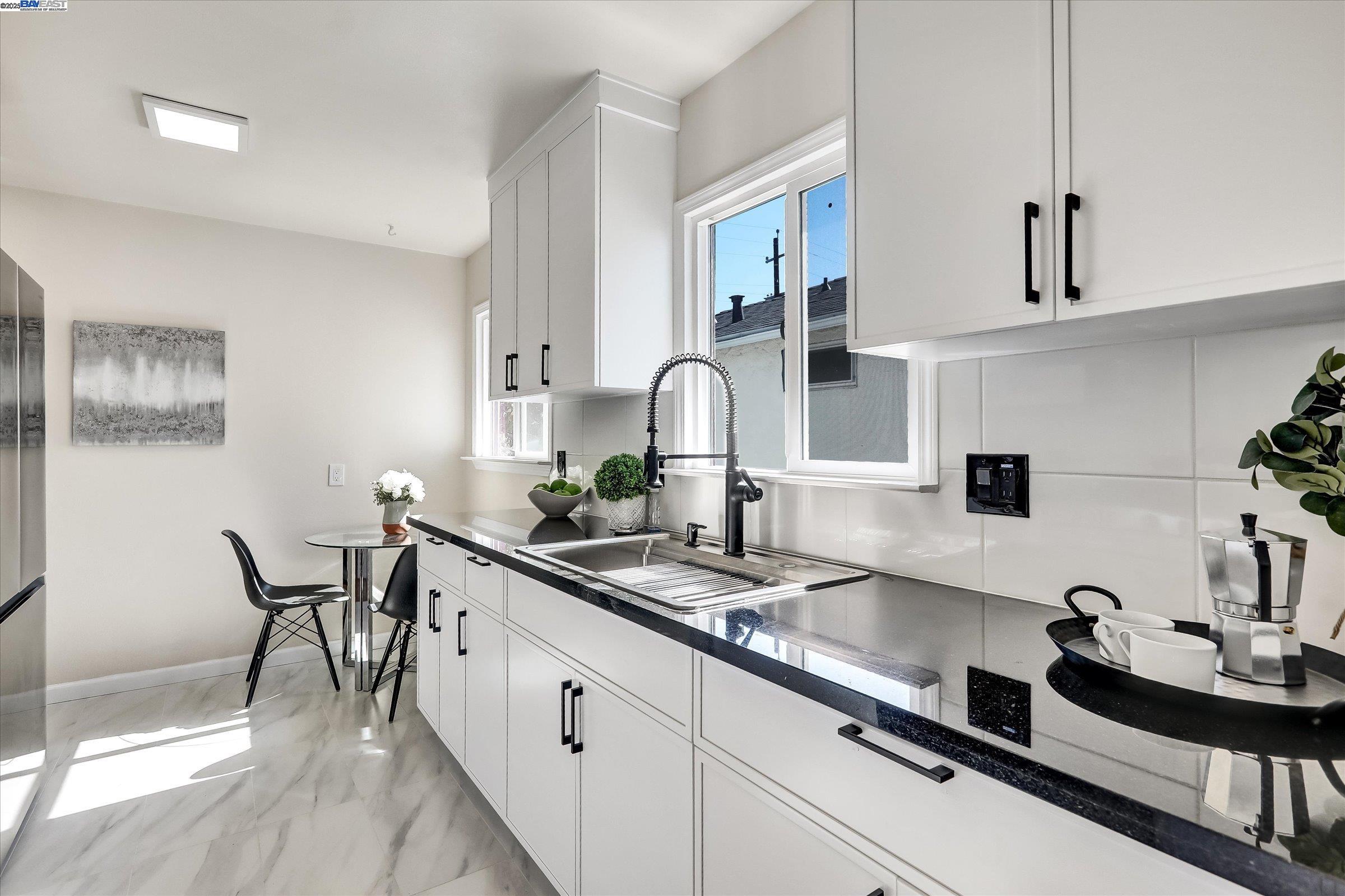 Detail Gallery Image 9 of 53 For 1551 Merced St, Richmond,  CA 94804 - 3 Beds | 2 Baths
