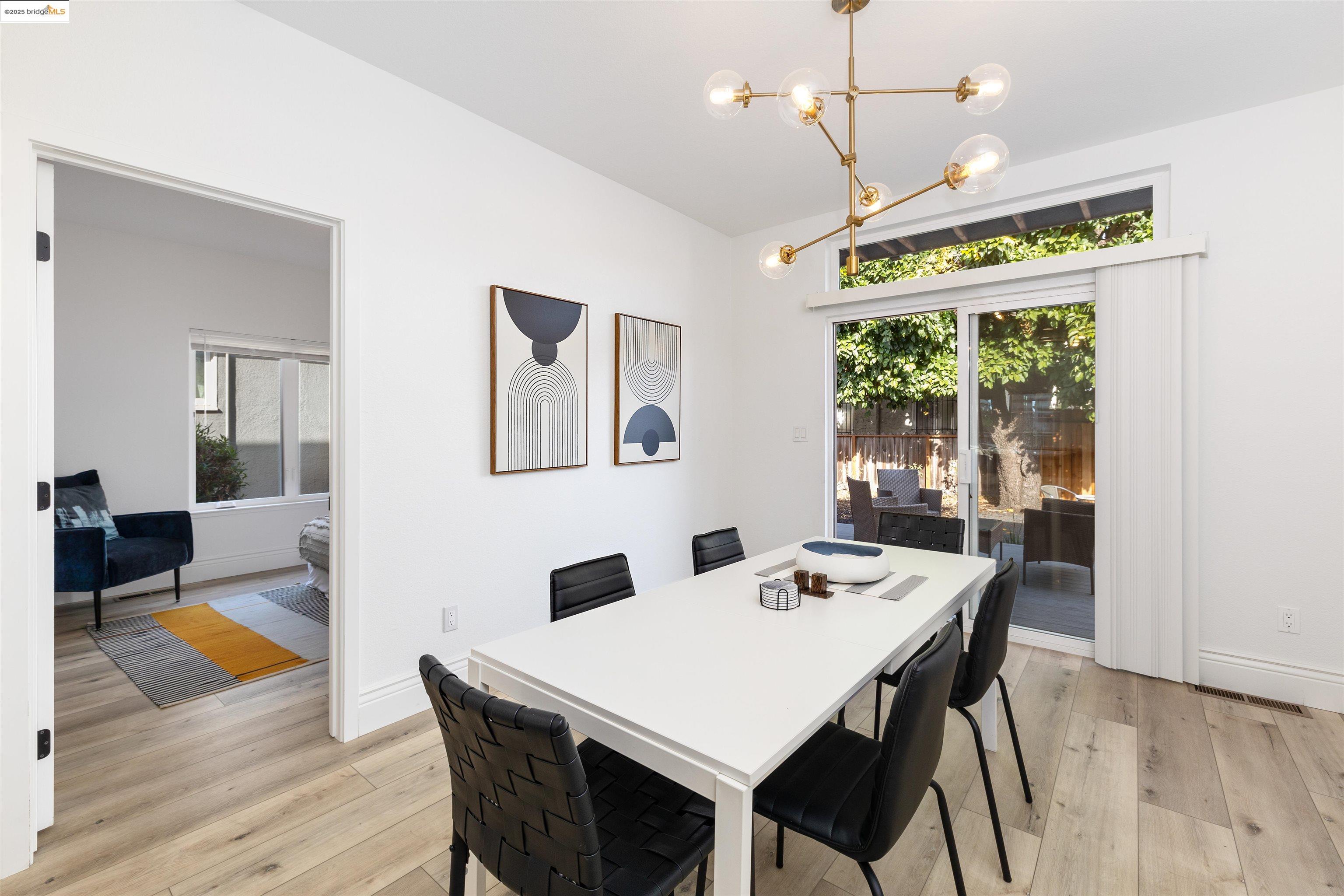 Detail Gallery Image 13 of 41 For 712 39th St, Oakland,  CA 94609 - 4 Beds | 3/1 Baths