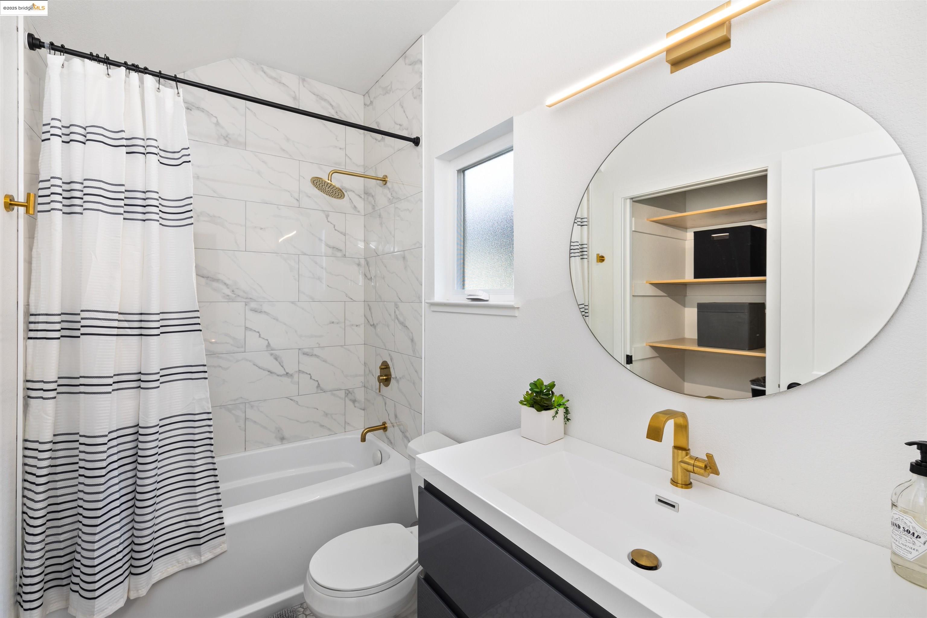 Detail Gallery Image 17 of 41 For 712 39th St, Oakland,  CA 94609 - 4 Beds | 3/1 Baths