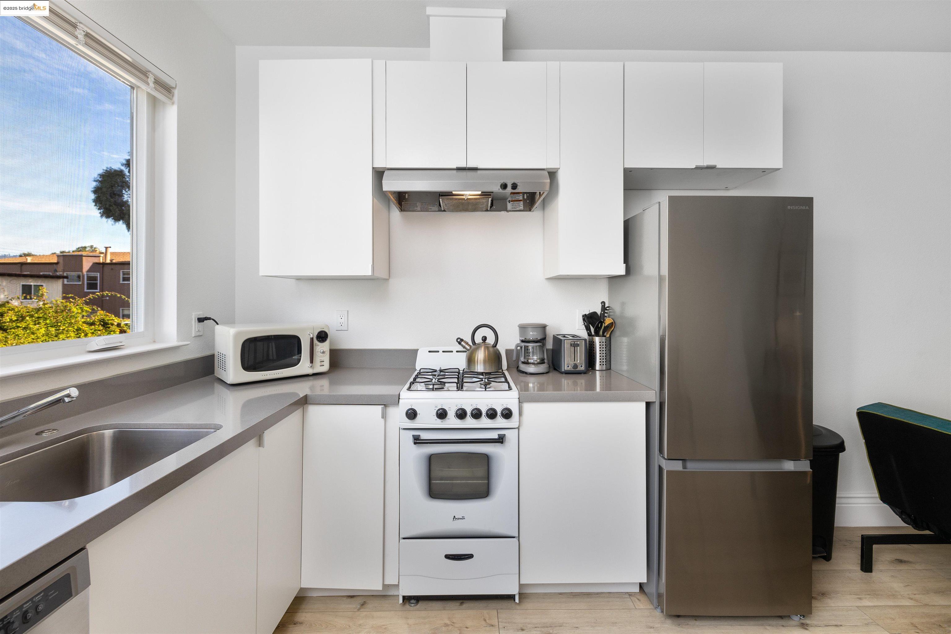 Detail Gallery Image 32 of 41 For 712 39th St, Oakland,  CA 94609 - 4 Beds | 3/1 Baths