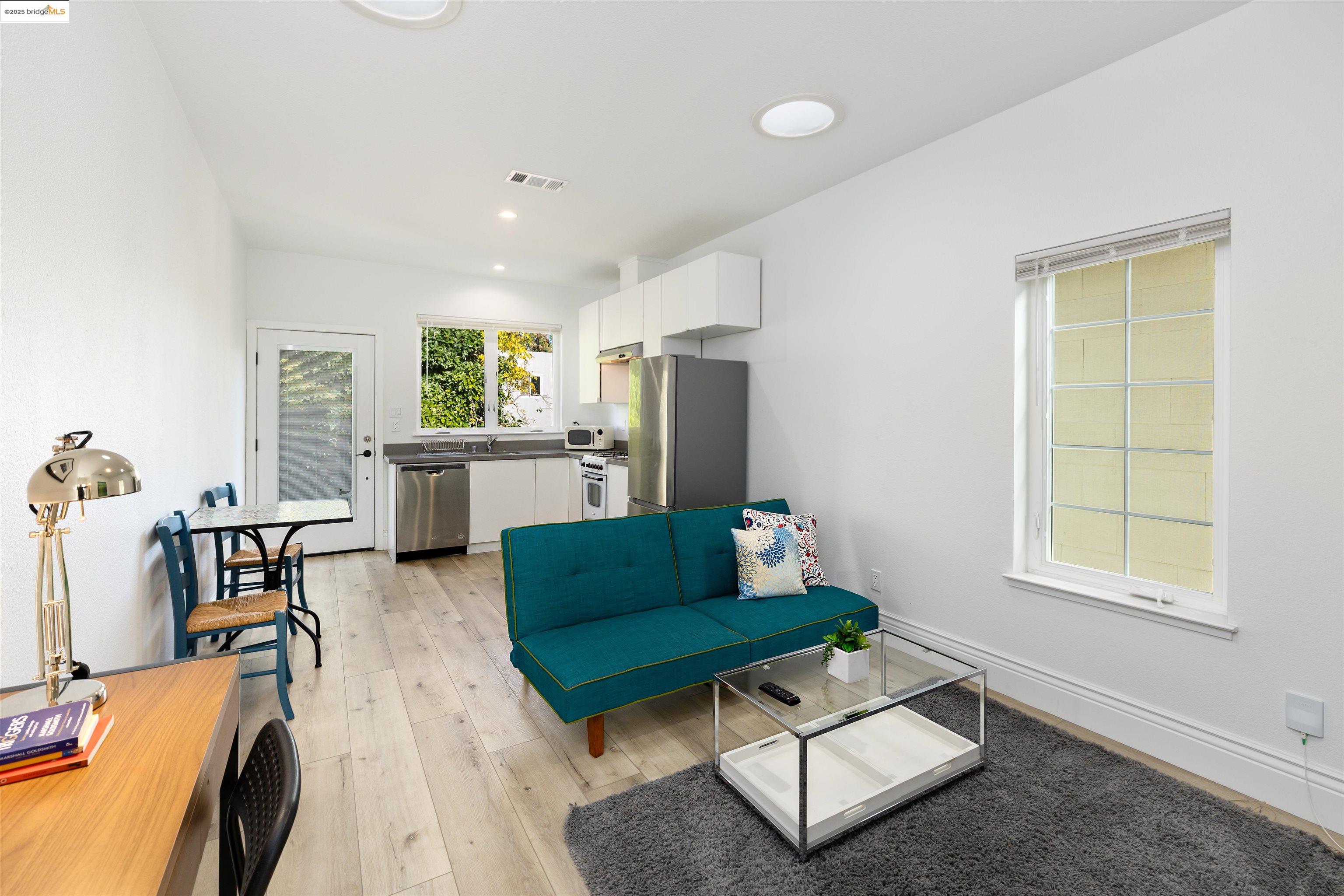 Detail Gallery Image 35 of 41 For 712 39th St, Oakland,  CA 94609 - 4 Beds | 3/1 Baths