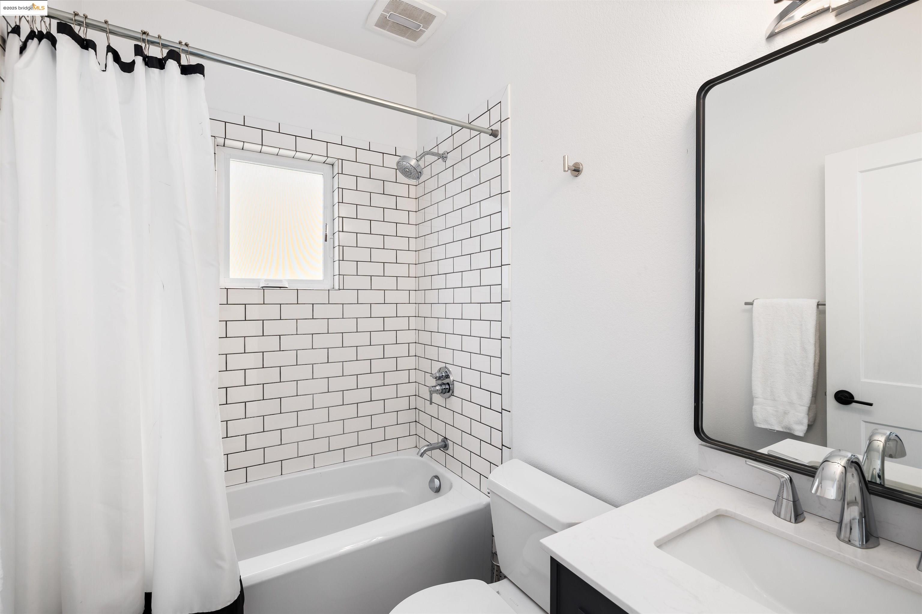 Detail Gallery Image 36 of 41 For 712 39th St, Oakland,  CA 94609 - 4 Beds | 3/1 Baths