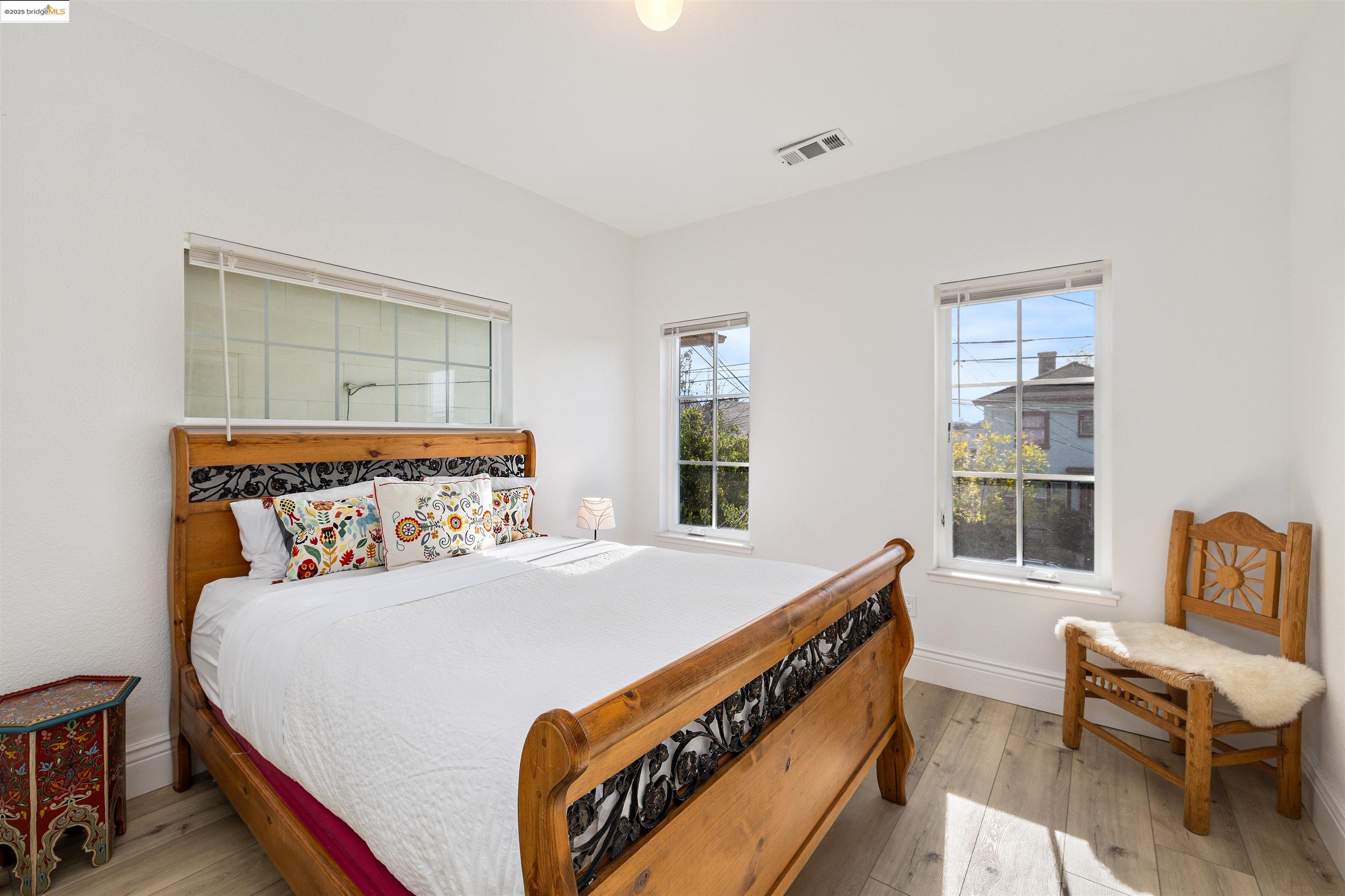 Detail Gallery Image 37 of 41 For 712 39th St, Oakland,  CA 94609 - 4 Beds | 3/1 Baths