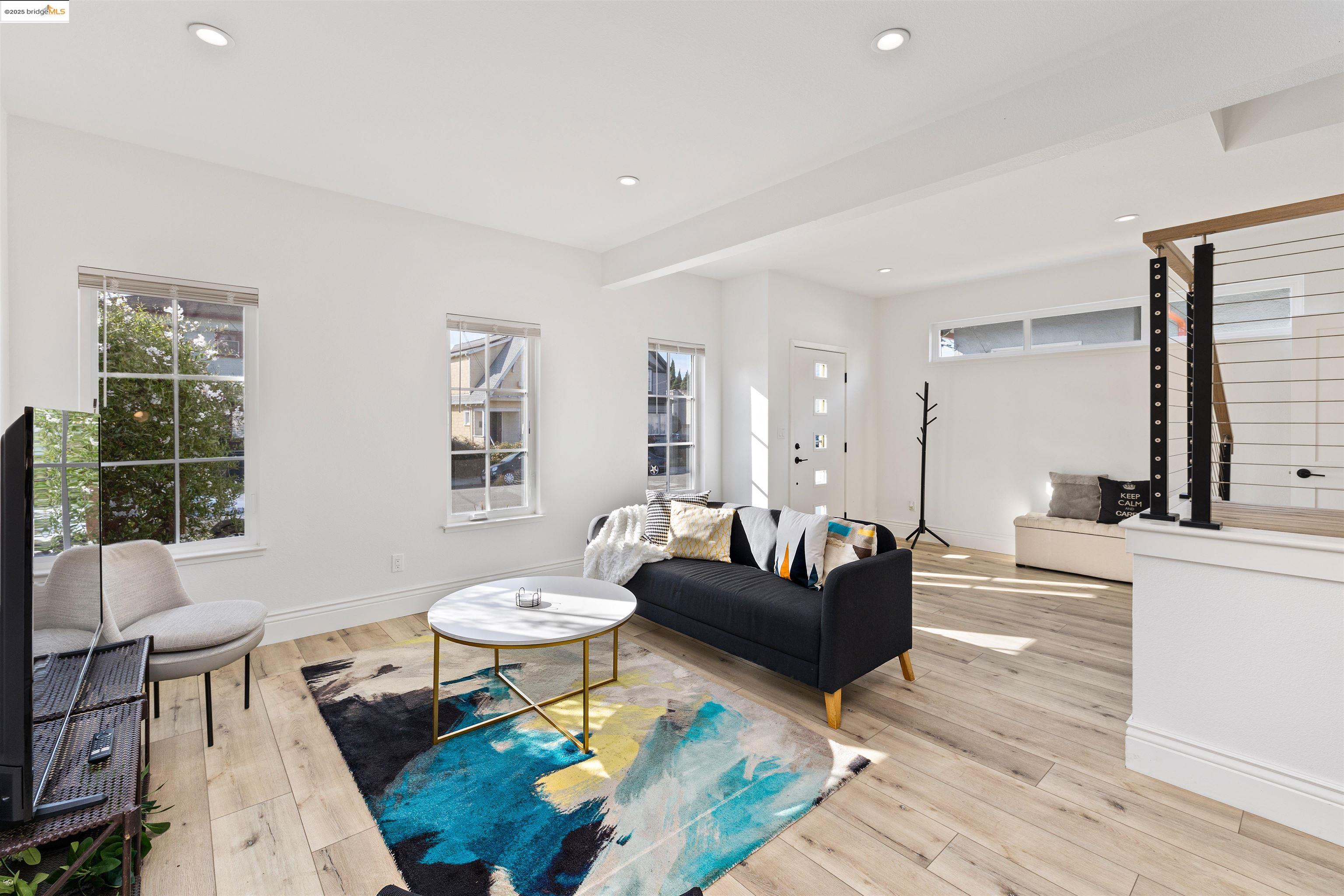 Detail Gallery Image 8 of 41 For 712 39th St, Oakland,  CA 94609 - 4 Beds | 3/1 Baths