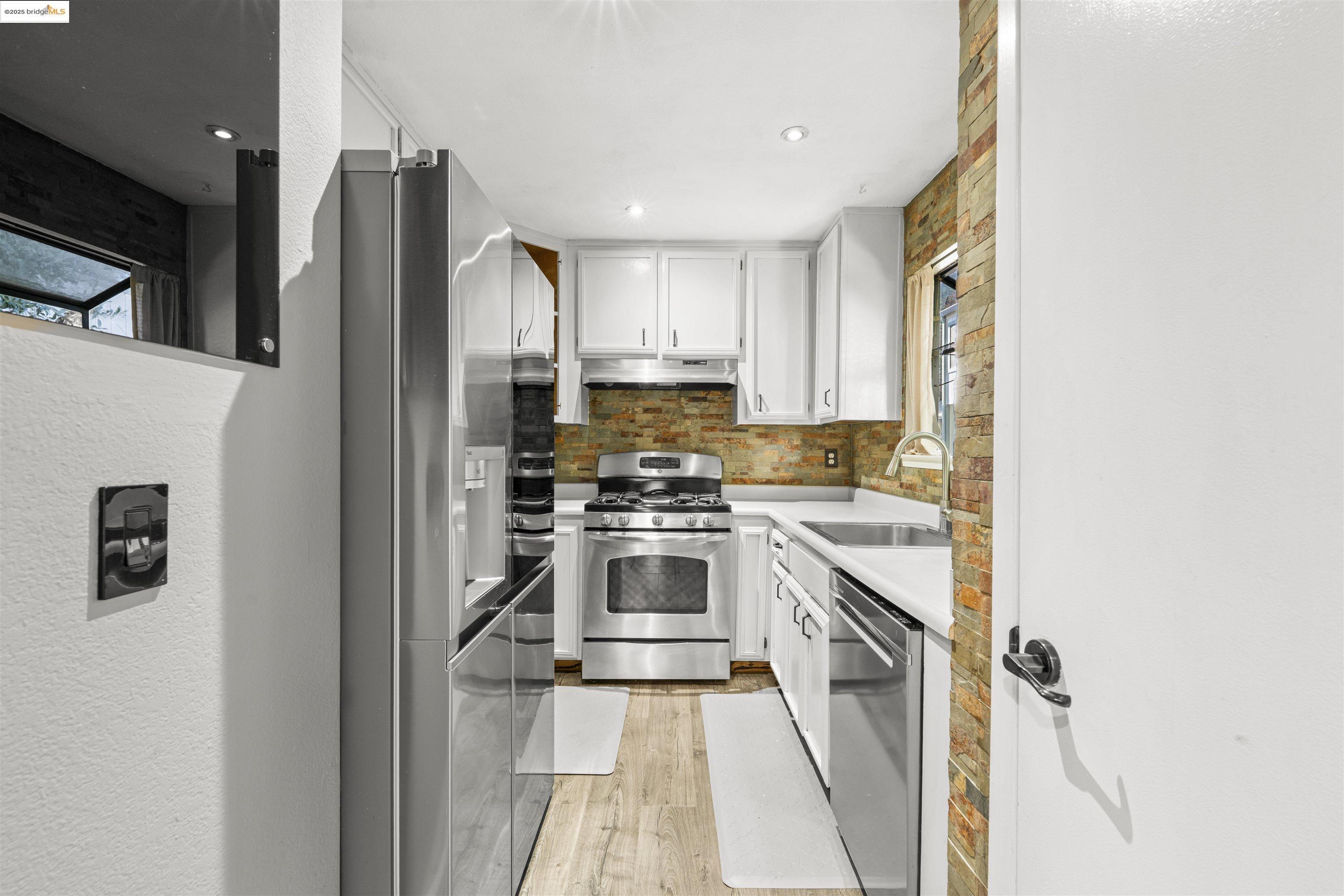 Detail Gallery Image 7 of 24 For 337 Westmont Place, Santa Rosa,  CA 95401 - 2 Beds | 2 Baths