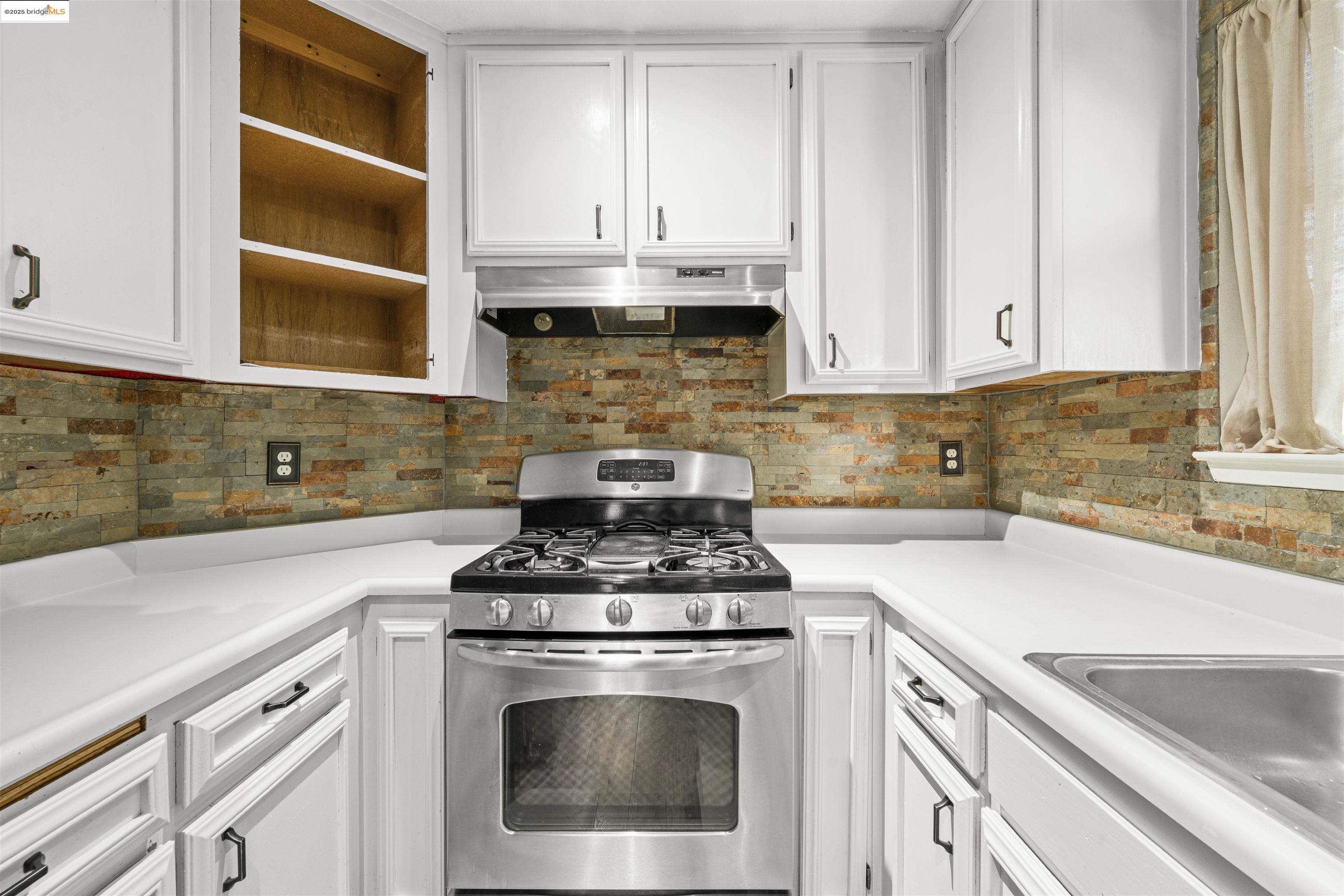 Detail Gallery Image 10 of 24 For 337 Westmont Place, Santa Rosa,  CA 95401 - 2 Beds | 2 Baths