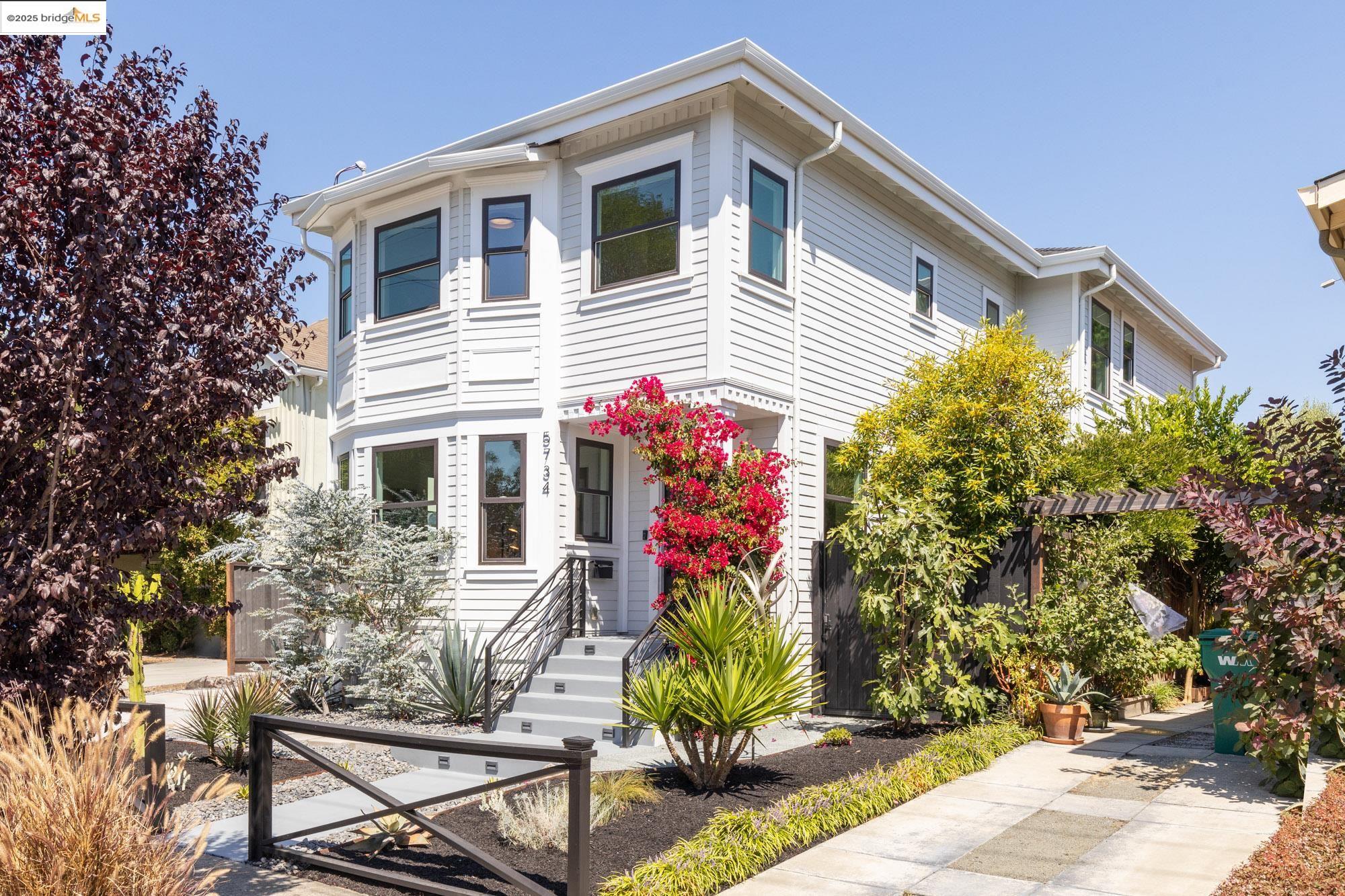 Detail Gallery Image 2 of 59 For 5734 Maccall St, Oakland,  CA 94609 - 4 Beds | 4 Baths