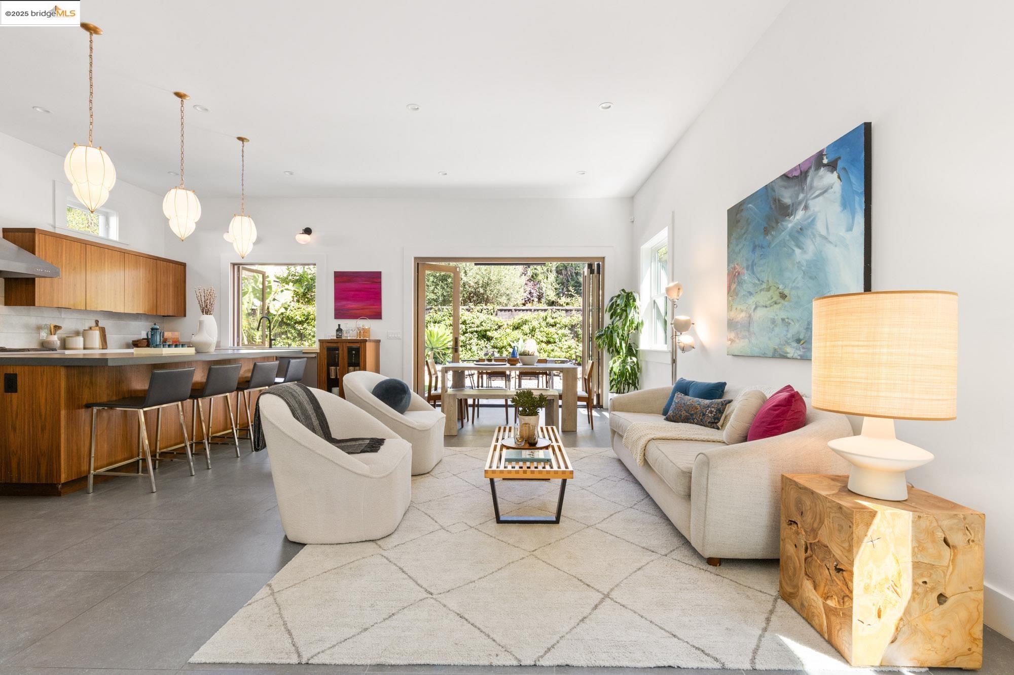 Detail Gallery Image 13 of 59 For 5734 Maccall St, Oakland,  CA 94609 - 4 Beds | 4 Baths