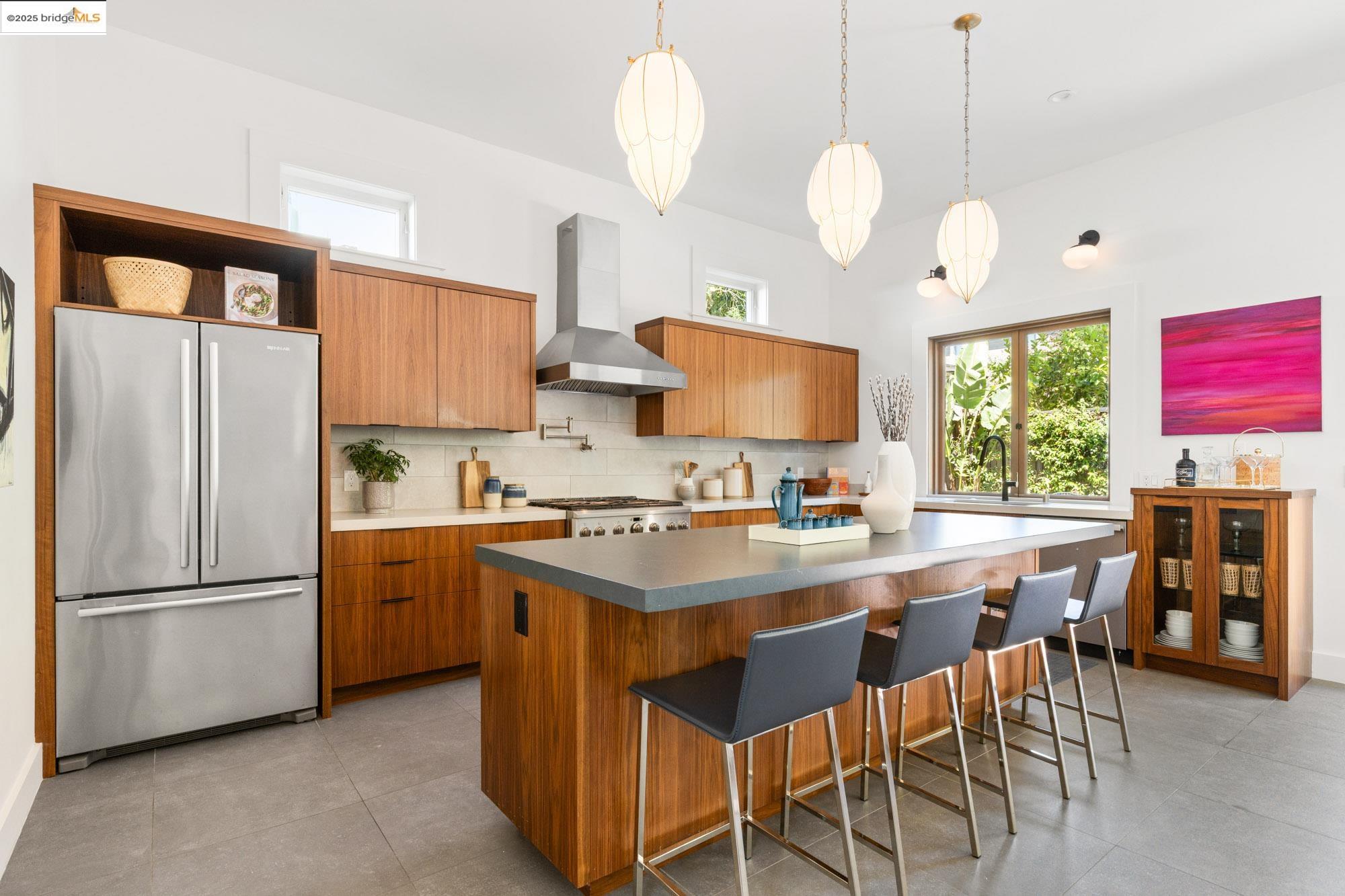 Detail Gallery Image 20 of 59 For 5734 Maccall St, Oakland,  CA 94609 - 4 Beds | 4 Baths