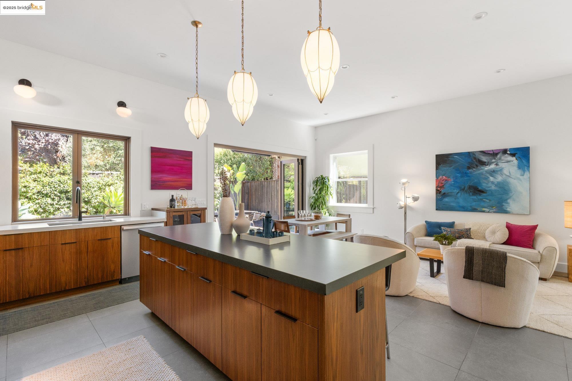 Detail Gallery Image 25 of 59 For 5734 Maccall St, Oakland,  CA 94609 - 4 Beds | 4 Baths
