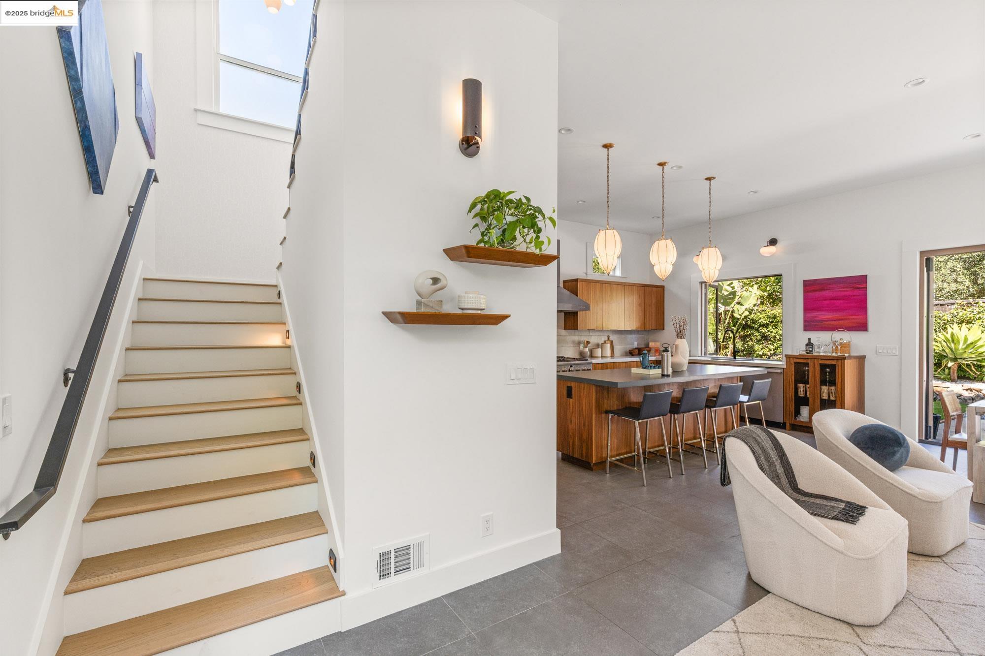 Detail Gallery Image 31 of 59 For 5734 Maccall St, Oakland,  CA 94609 - 4 Beds | 4 Baths