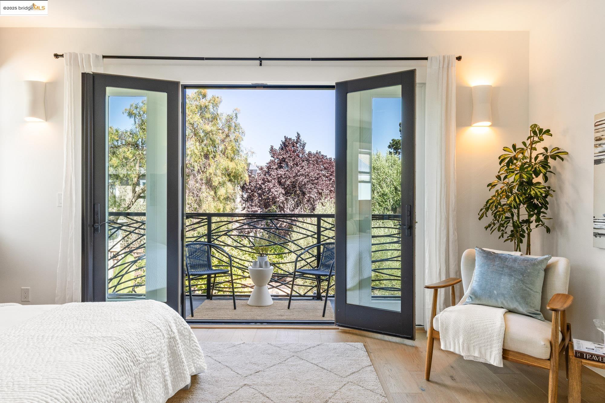 Detail Gallery Image 39 of 59 For 5734 Maccall St, Oakland,  CA 94609 - 4 Beds | 4 Baths