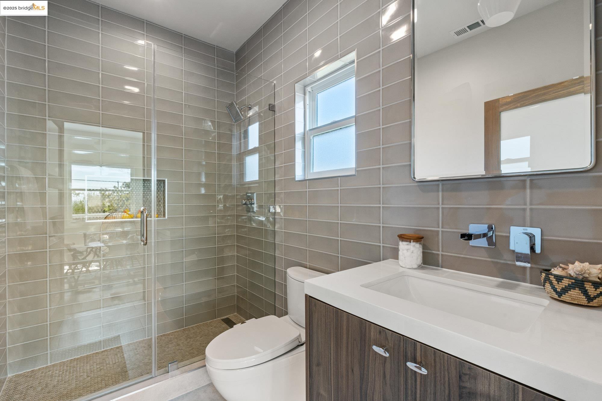 Detail Gallery Image 47 of 59 For 5734 Maccall St, Oakland,  CA 94609 - 4 Beds | 4 Baths