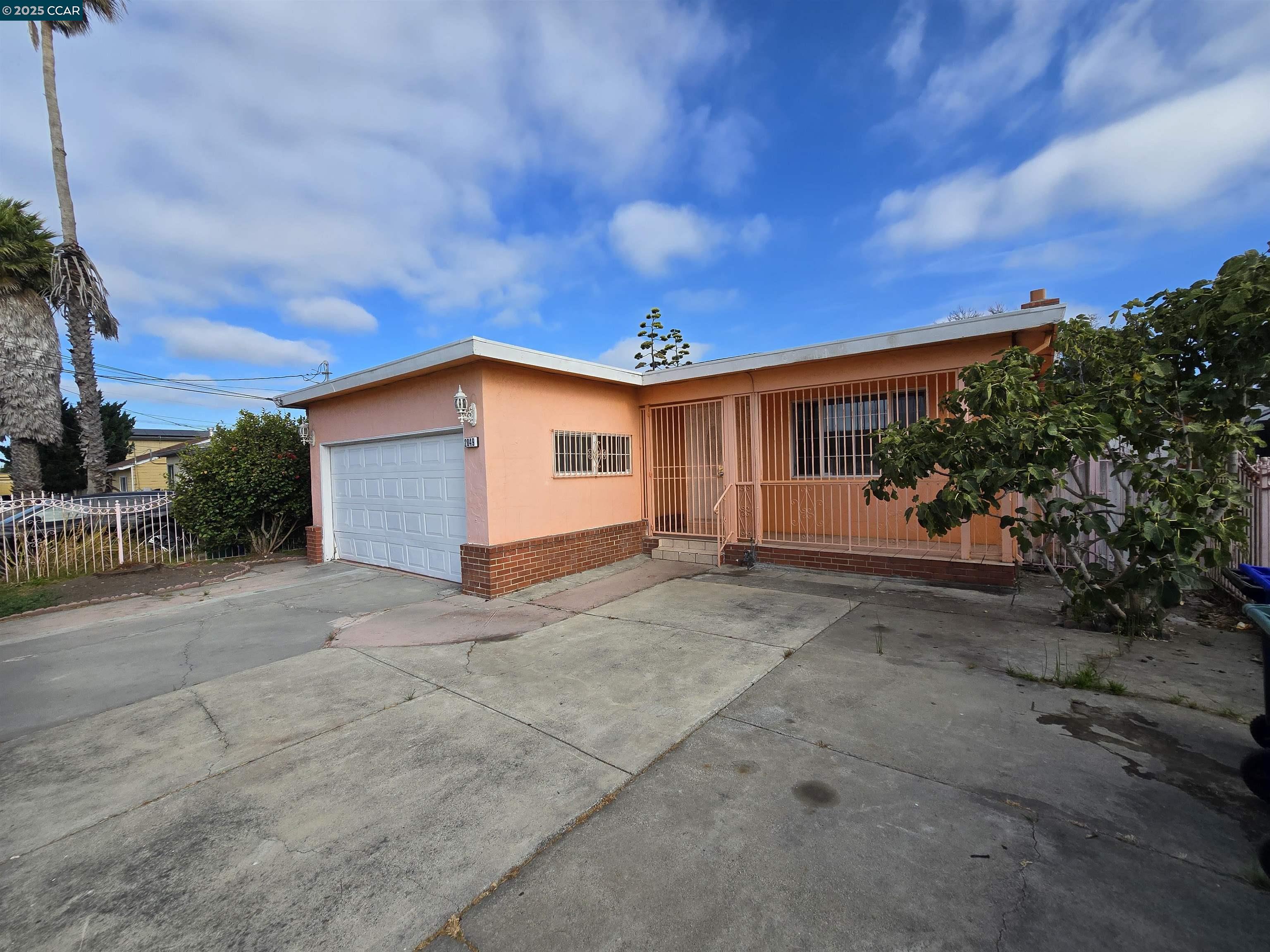 Detail Gallery Image 1 of 10 For 2849 Rheem Ave, Richmond,  CA 94804 - 3 Beds | 1/1 Baths