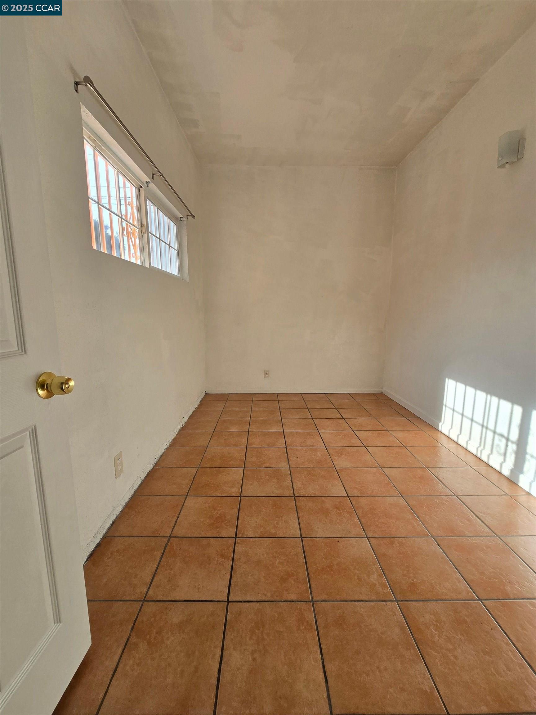 Detail Gallery Image 7 of 10 For 2849 Rheem Ave, Richmond,  CA 94804 - 3 Beds | 1/1 Baths