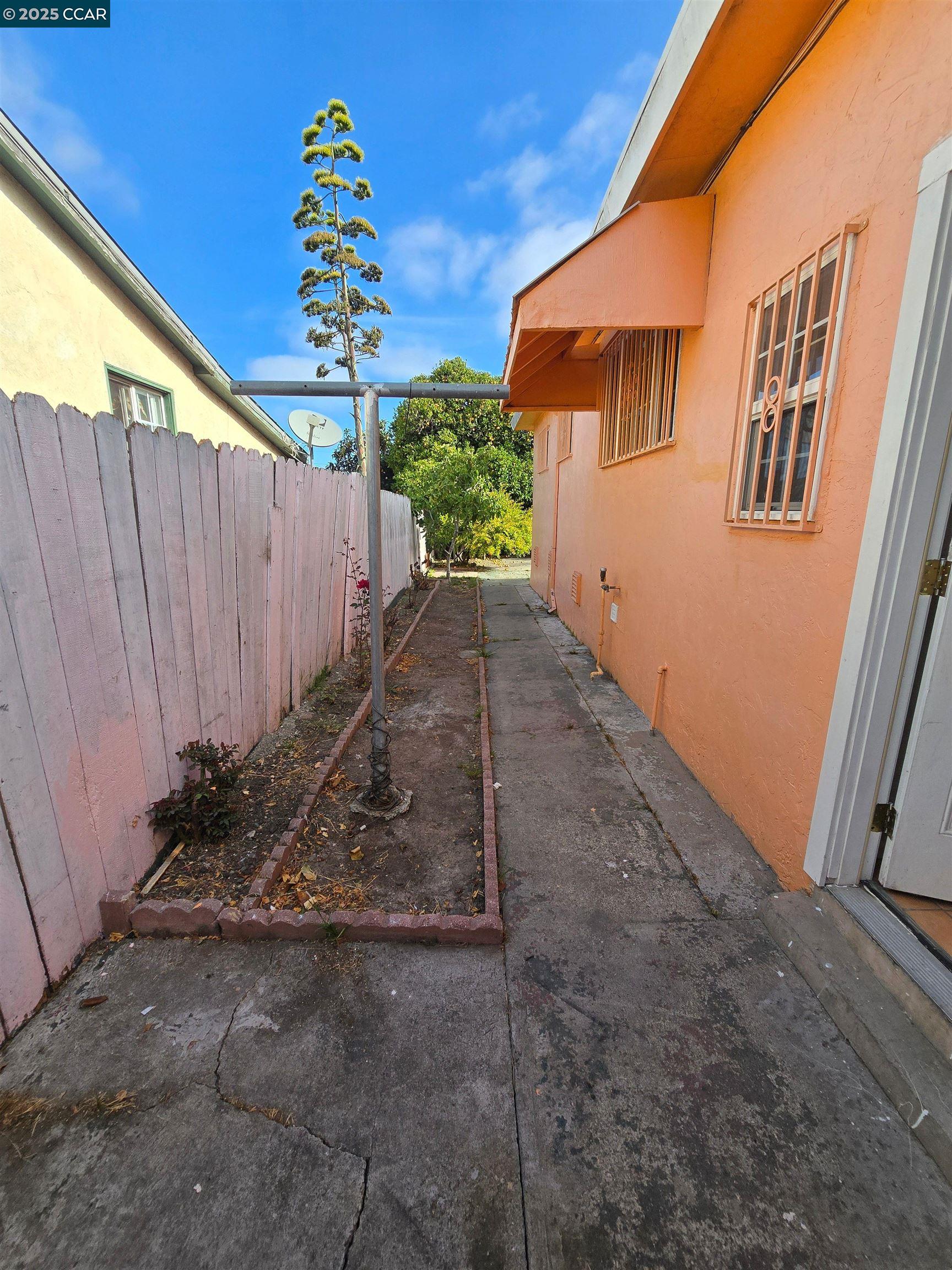 Detail Gallery Image 10 of 10 For 2849 Rheem Ave, Richmond,  CA 94804 - 3 Beds | 1/1 Baths