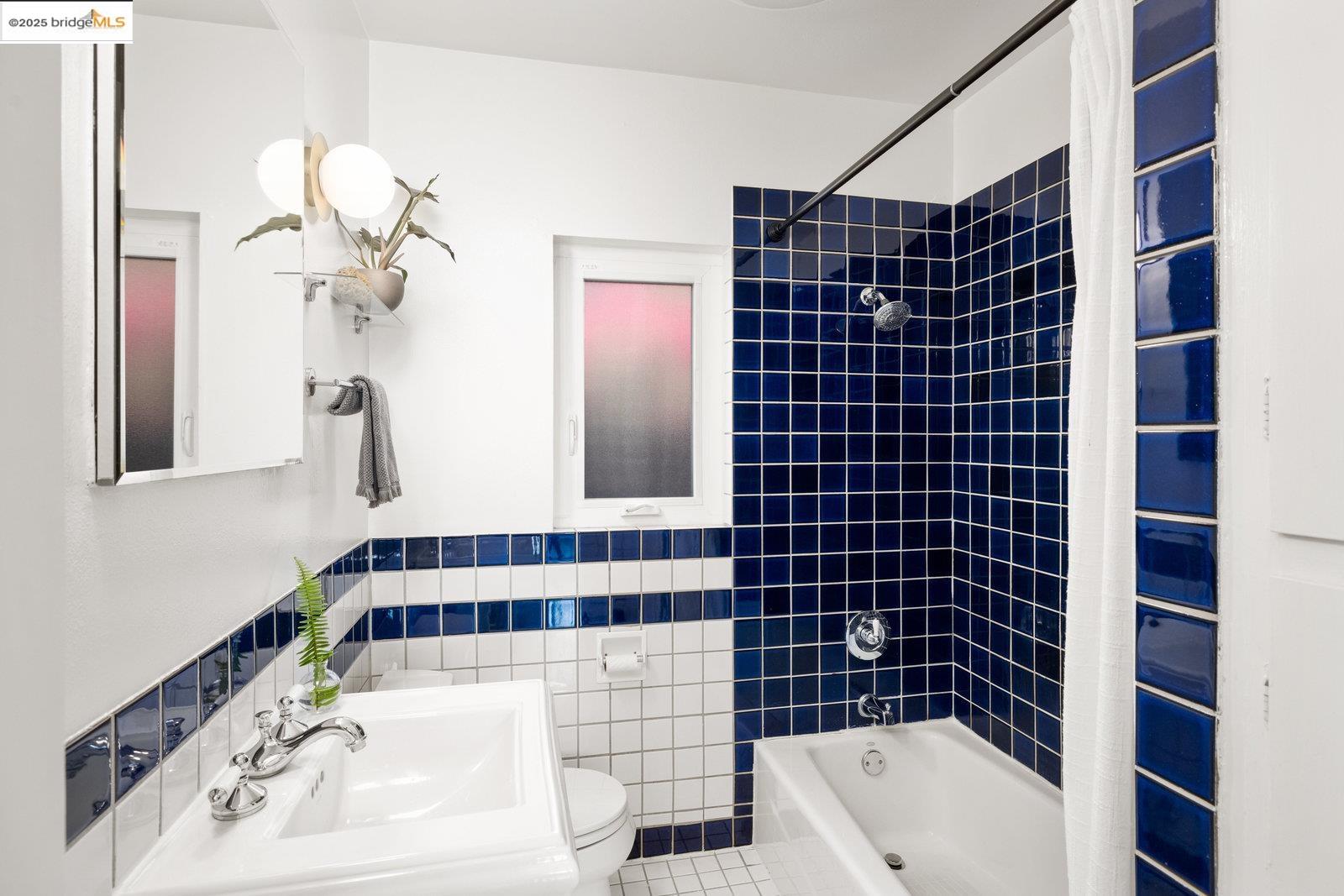 Detail Gallery Image 17 of 30 For 2726 Madeline Street, Oakland,  CA 94602 - 2 Beds | 1 Baths