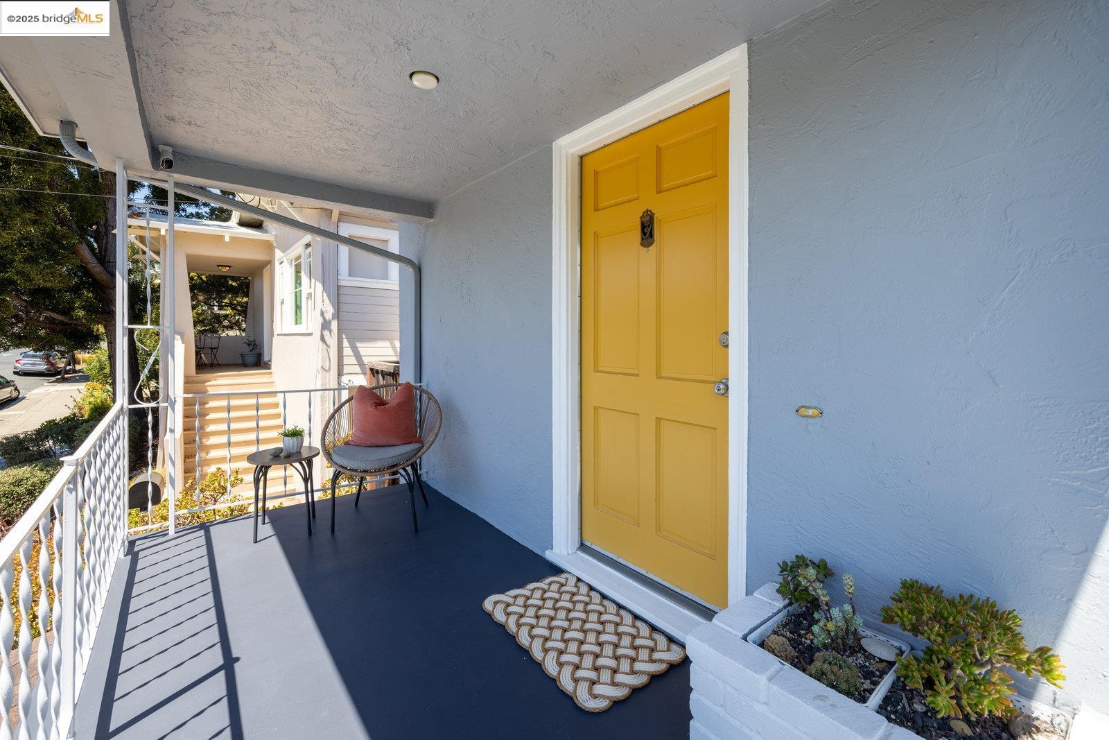 Detail Gallery Image 3 of 30 For 2726 Madeline Street, Oakland,  CA 94602 - 2 Beds | 1 Baths