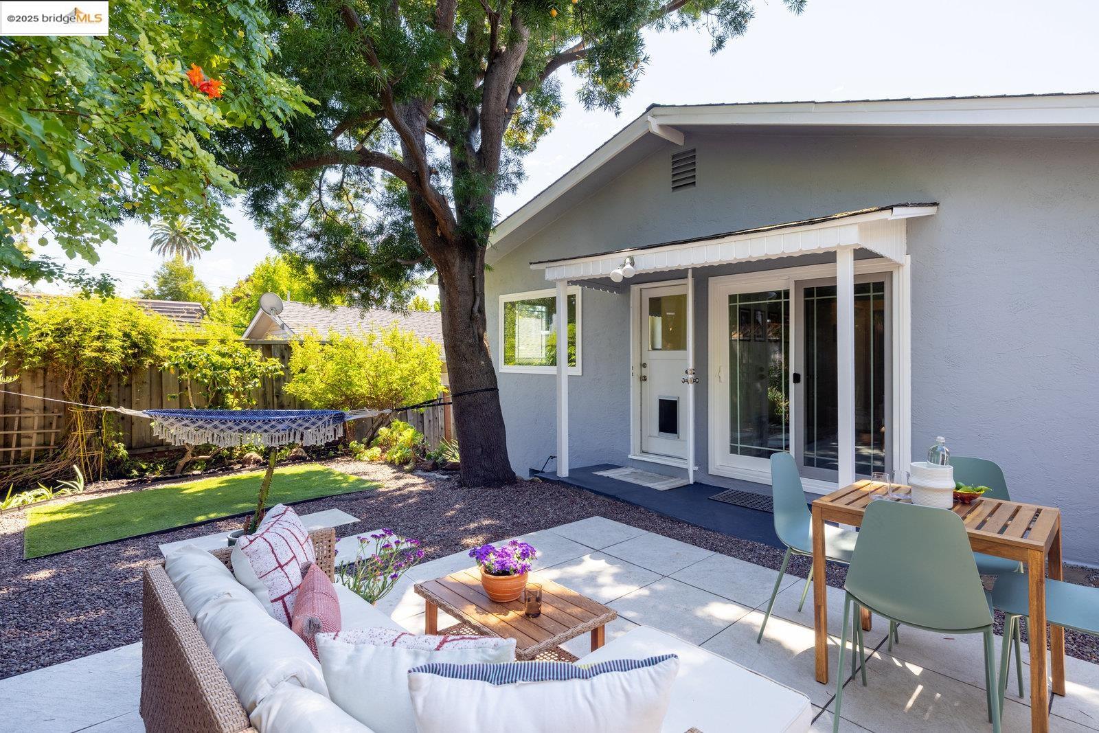 Detail Gallery Image 24 of 30 For 2726 Madeline Street, Oakland,  CA 94602 - 2 Beds | 1 Baths