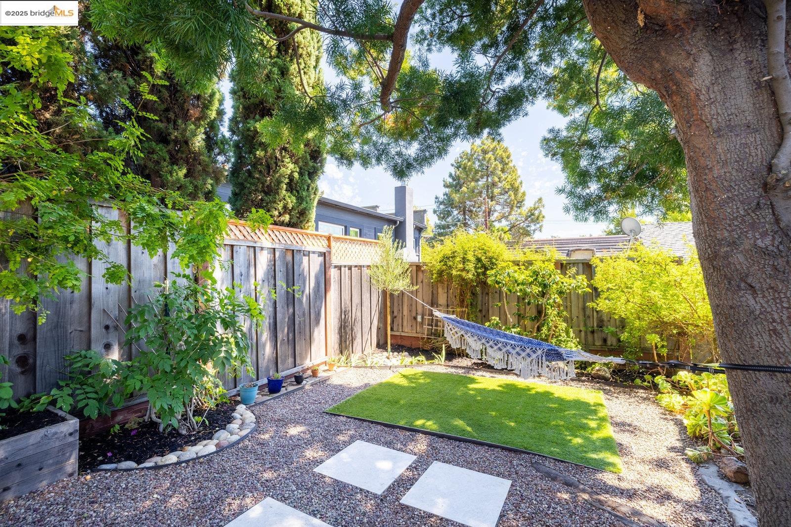 Detail Gallery Image 26 of 30 For 2726 Madeline Street, Oakland,  CA 94602 - 2 Beds | 1 Baths