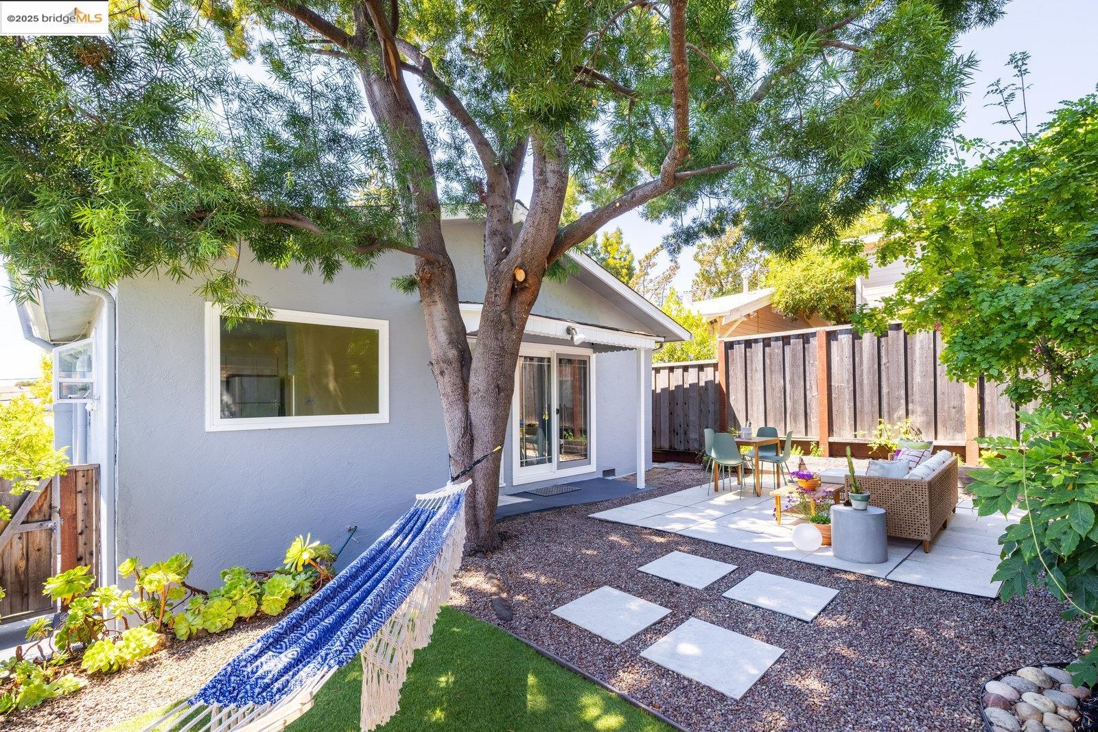 Detail Gallery Image 27 of 30 For 2726 Madeline Street, Oakland,  CA 94602 - 2 Beds | 1 Baths