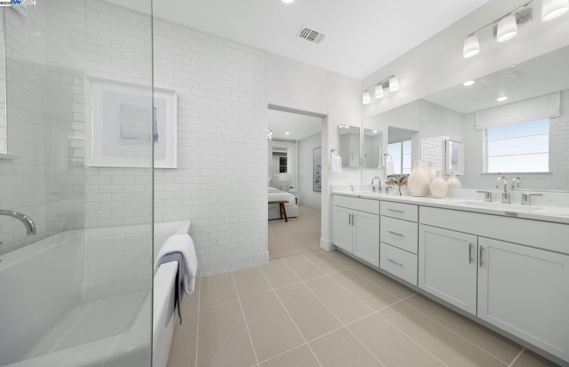 Detail Gallery Image 9 of 17 For 327 E Bobby Glen, Mountain House,  CA 95391 - 4 Beds | 3 Baths
