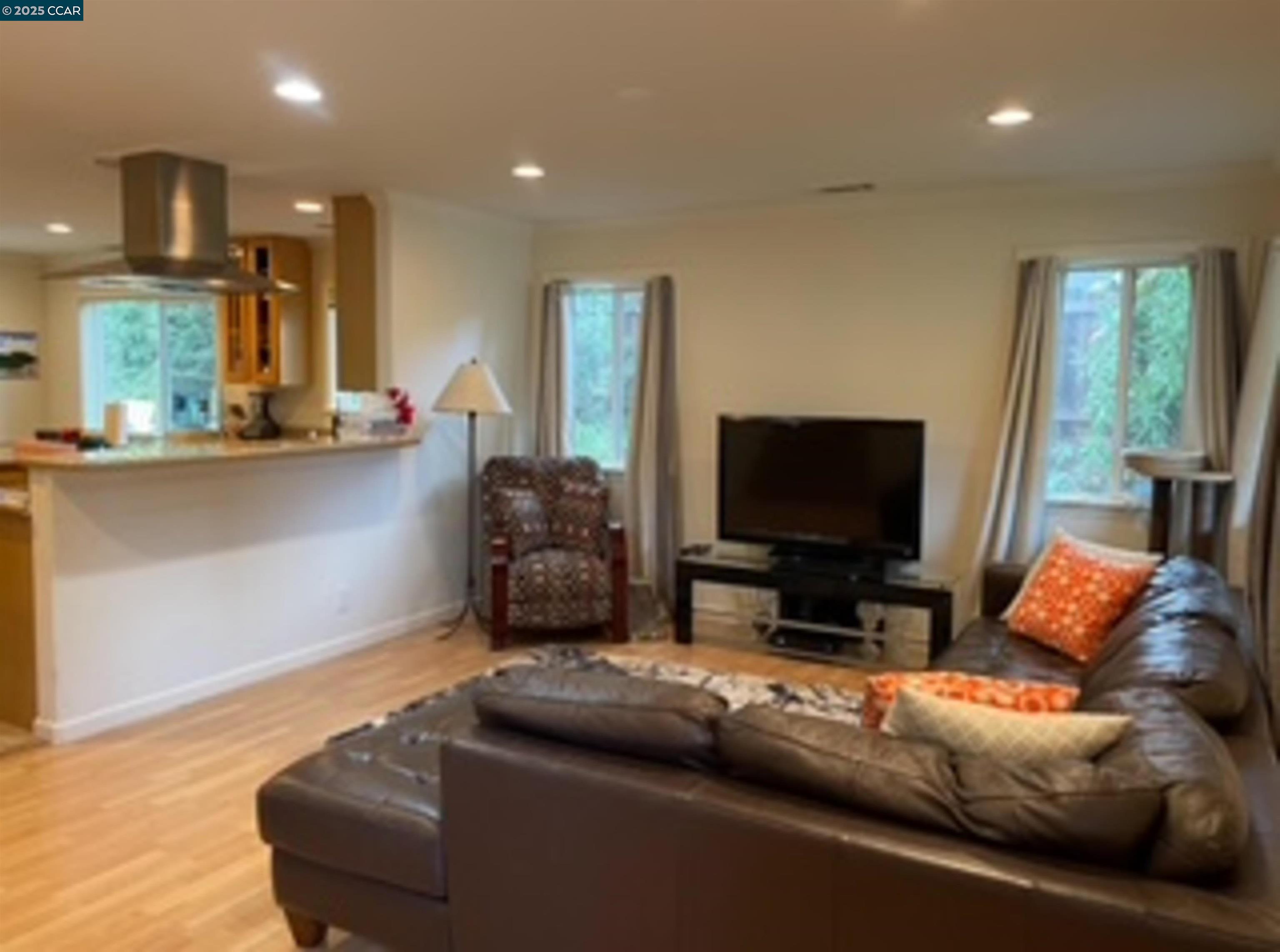 Detail Gallery Image 3 of 11 For 2032 Donald Dr., Moraga,  CA 94556 - 3 Beds | 2 Baths
