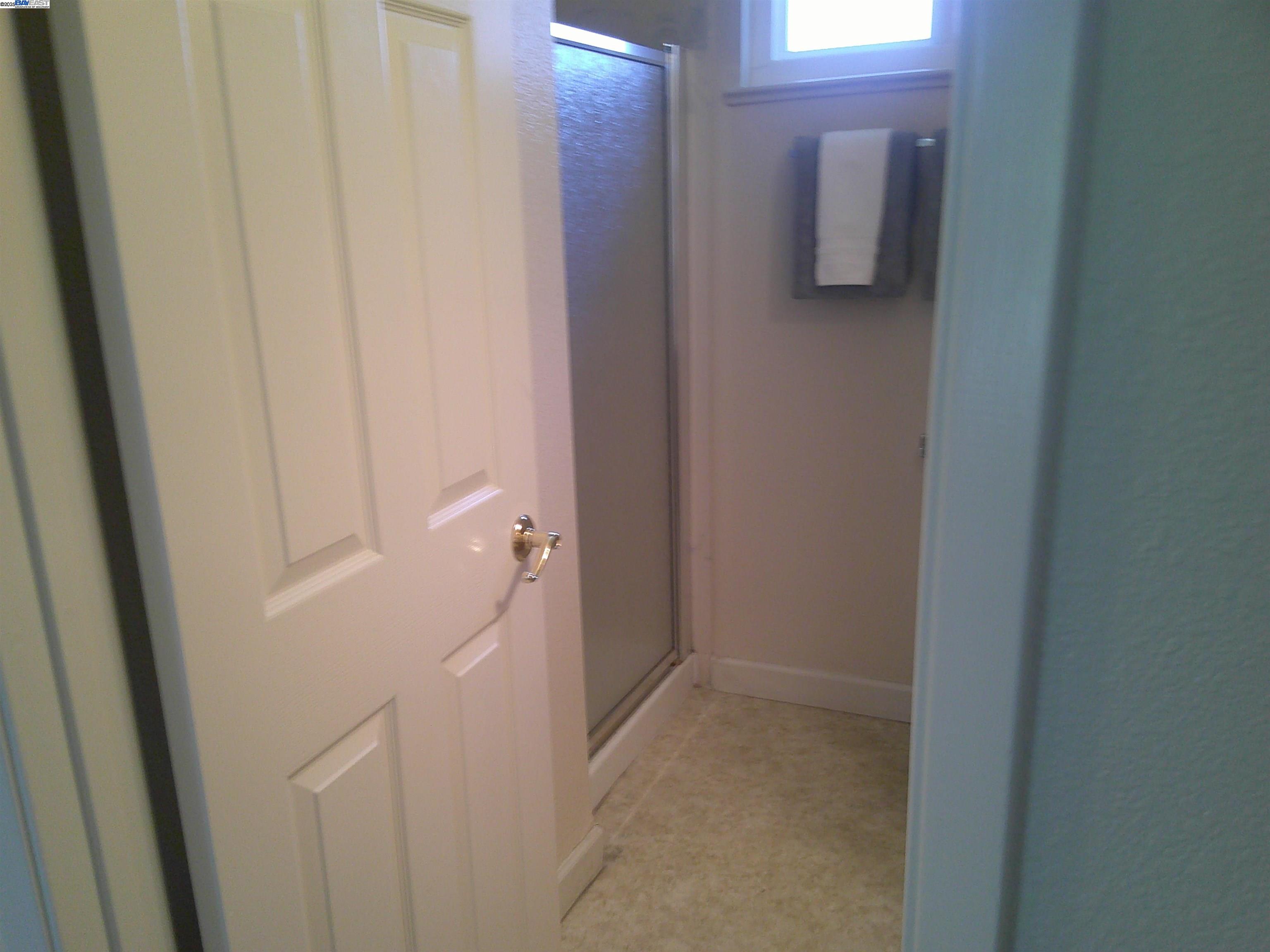 Detail Gallery Image 6 of 19 For 4817 Kathleen Ave, Castro Valley,  CA 94546-9999 - 3 Beds | 2 Baths