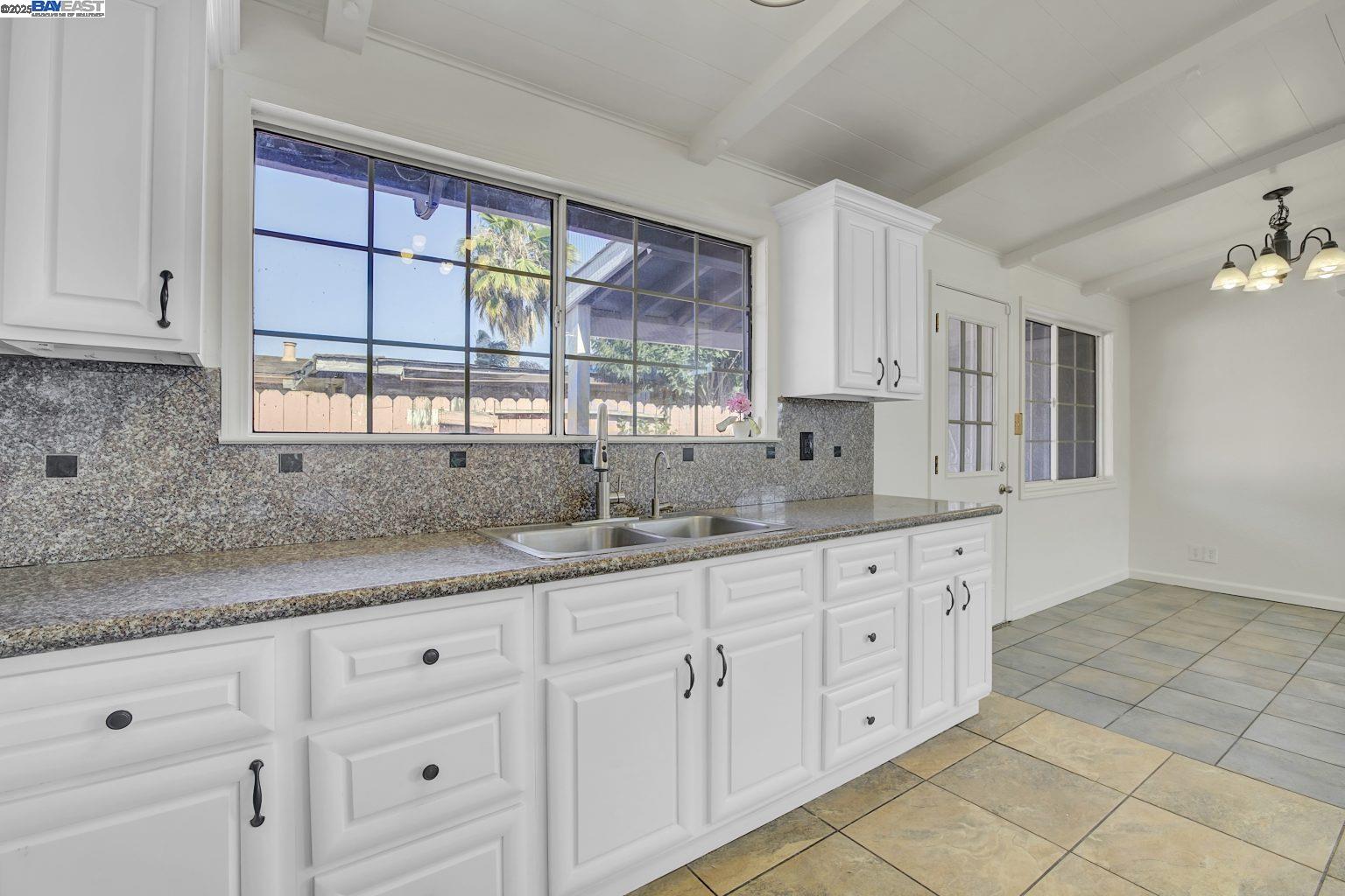 Detail Gallery Image 5 of 34 For 2675 Leeward St, Hayward,  CA 94545 - 4 Beds | 3 Baths