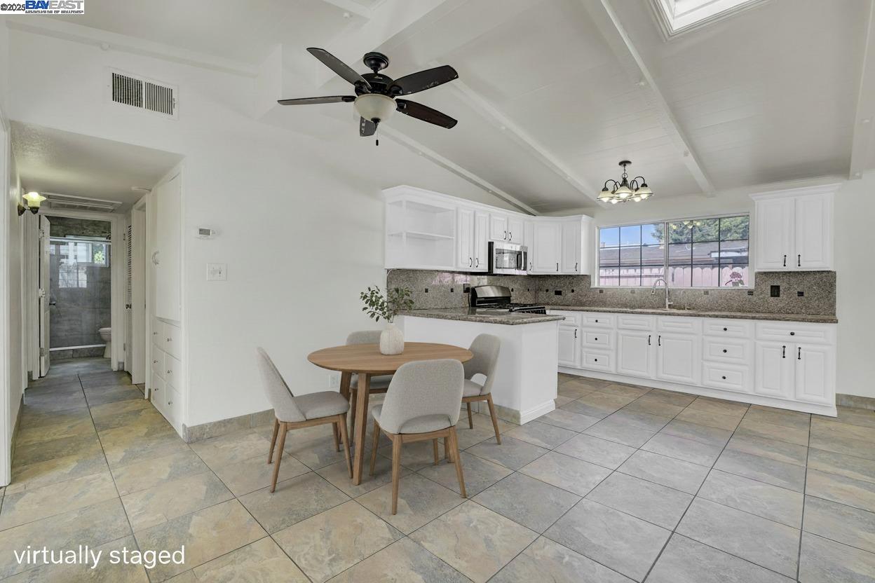 Detail Gallery Image 8 of 35 For 2675 Leeward St, Hayward,  CA 94545 - 4 Beds | 3 Baths