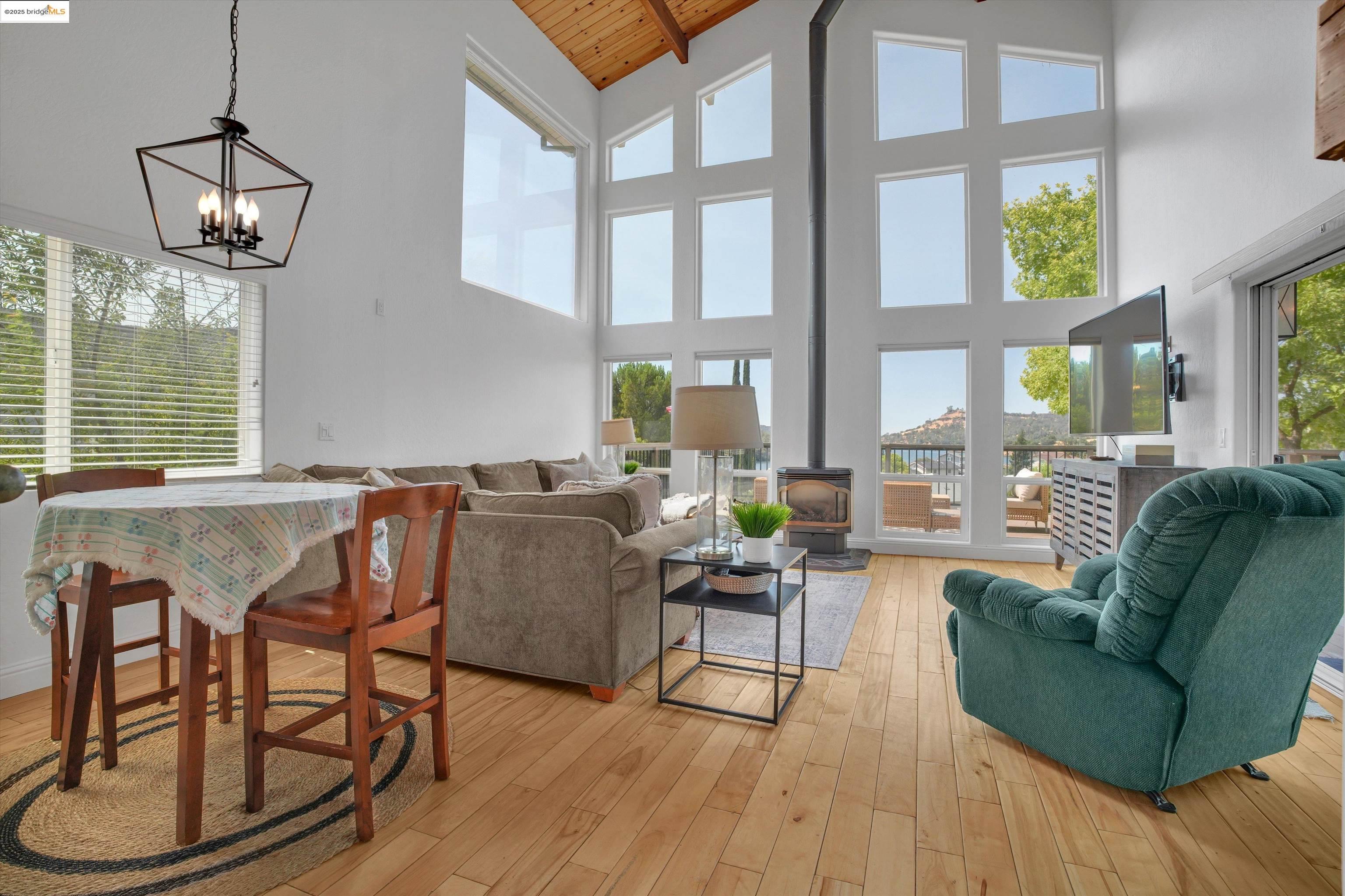 Detail Gallery Image 17 of 59 For 711 Poker Flat Rd, Copperopolis,  CA 95228 - 3 Beds | 2/1 Baths