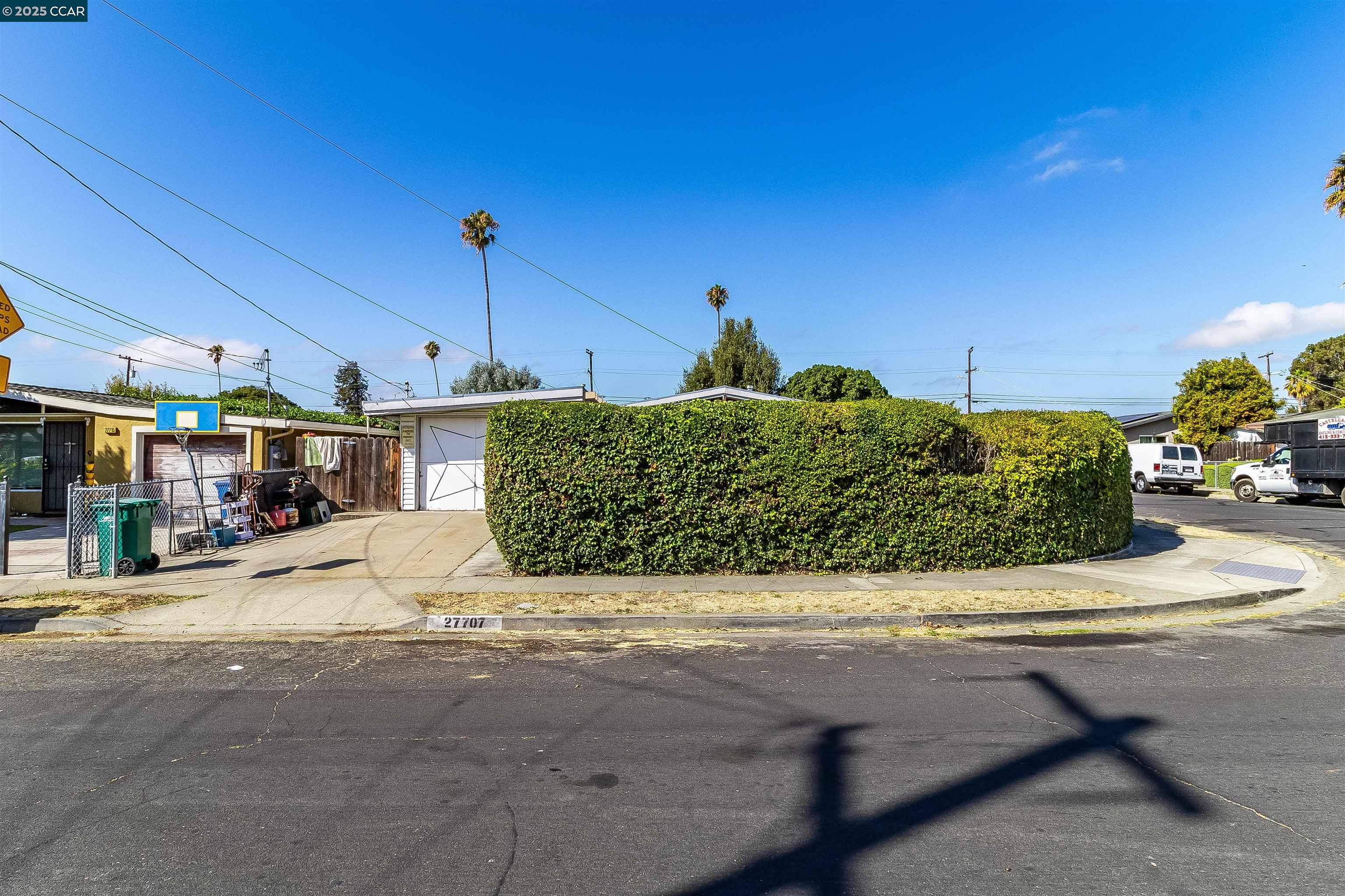 Detail Gallery Image 2 of 54 For 27707 La Porte Ave, Hayward,  CA 94545 - 3 Beds | 2 Baths