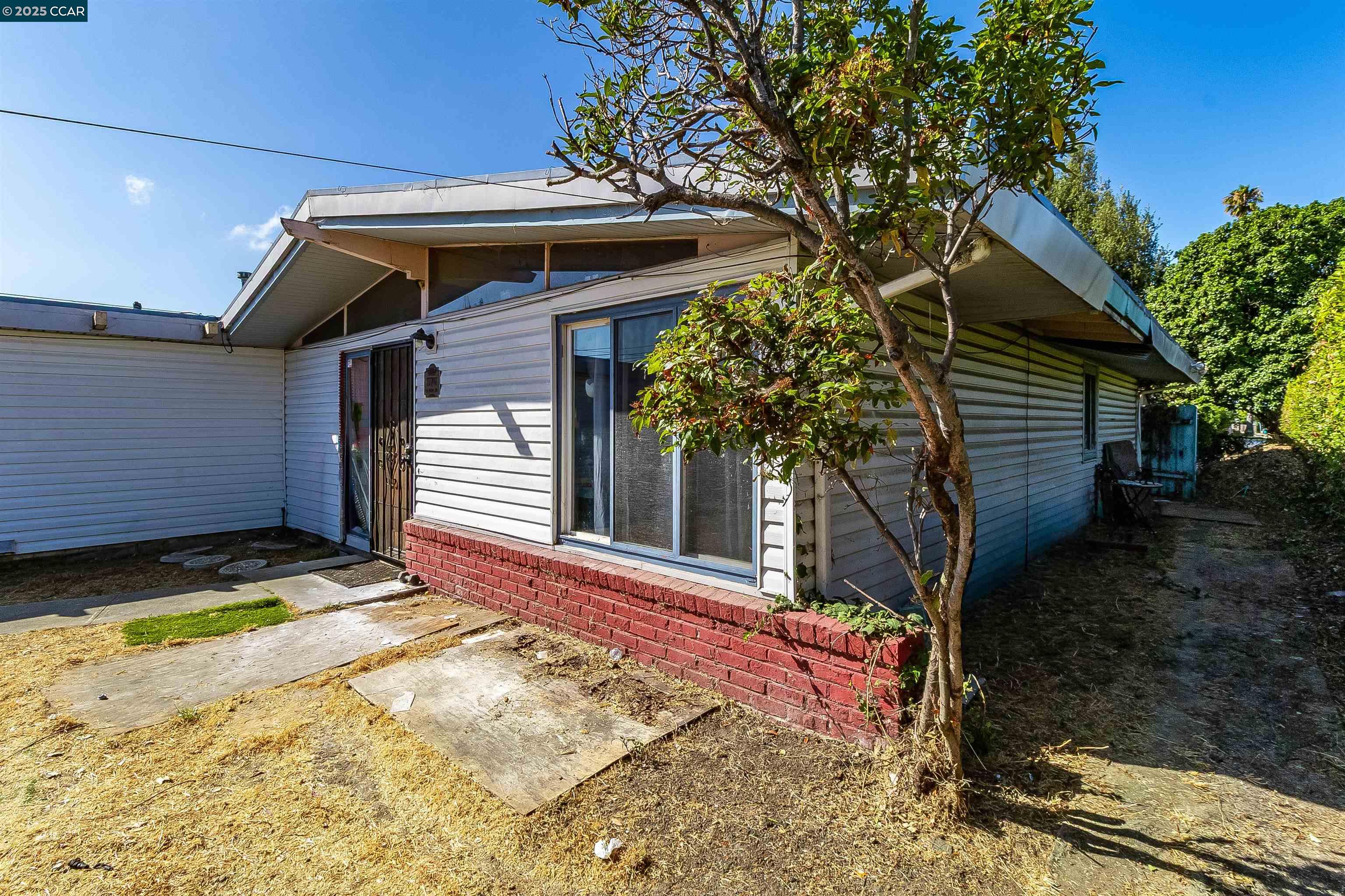 Detail Gallery Image 12 of 54 For 27707 La Porte Ave, Hayward,  CA 94545 - 3 Beds | 2 Baths