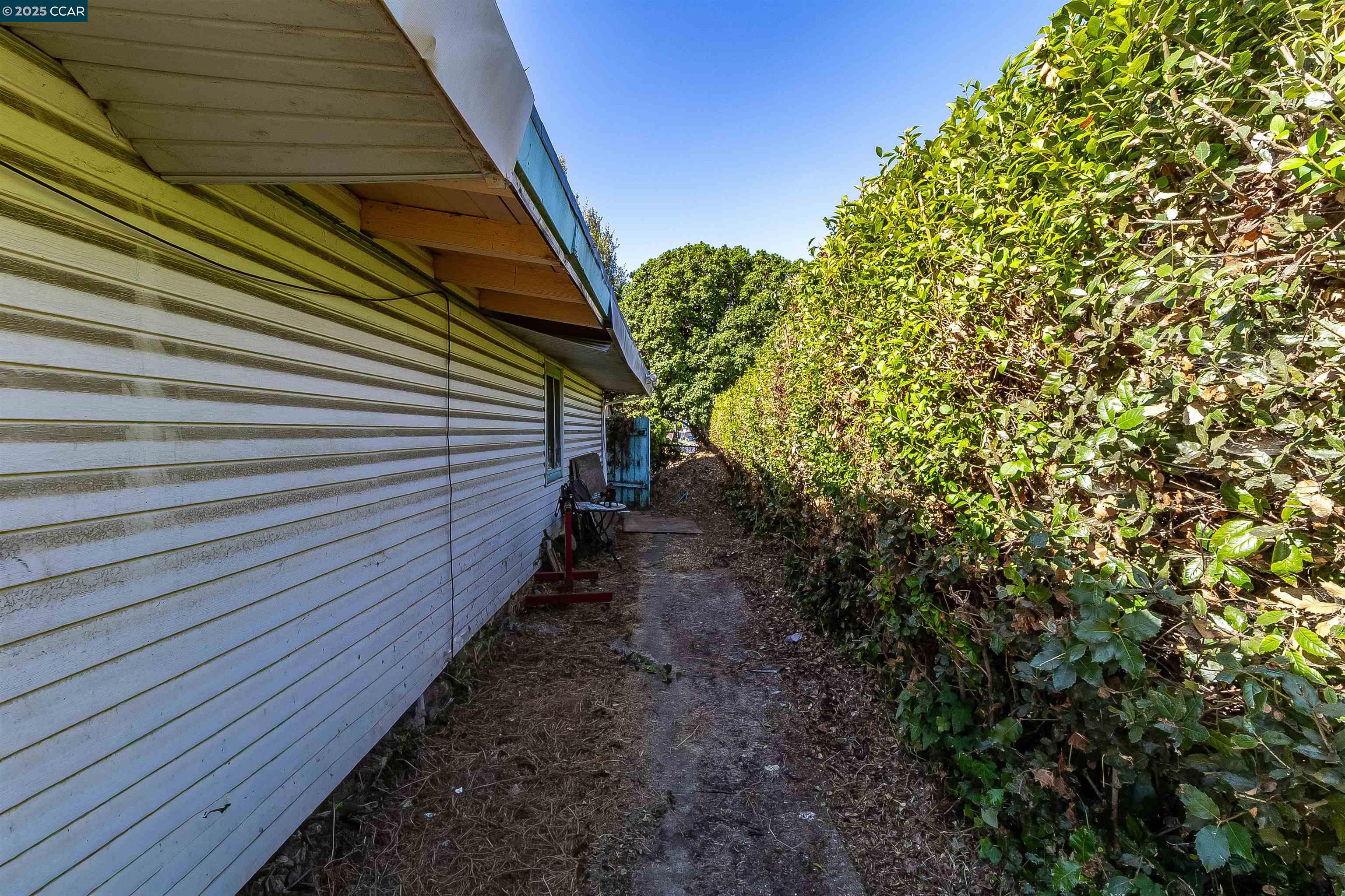 Detail Gallery Image 13 of 54 For 27707 La Porte Ave, Hayward,  CA 94545 - 3 Beds | 2 Baths