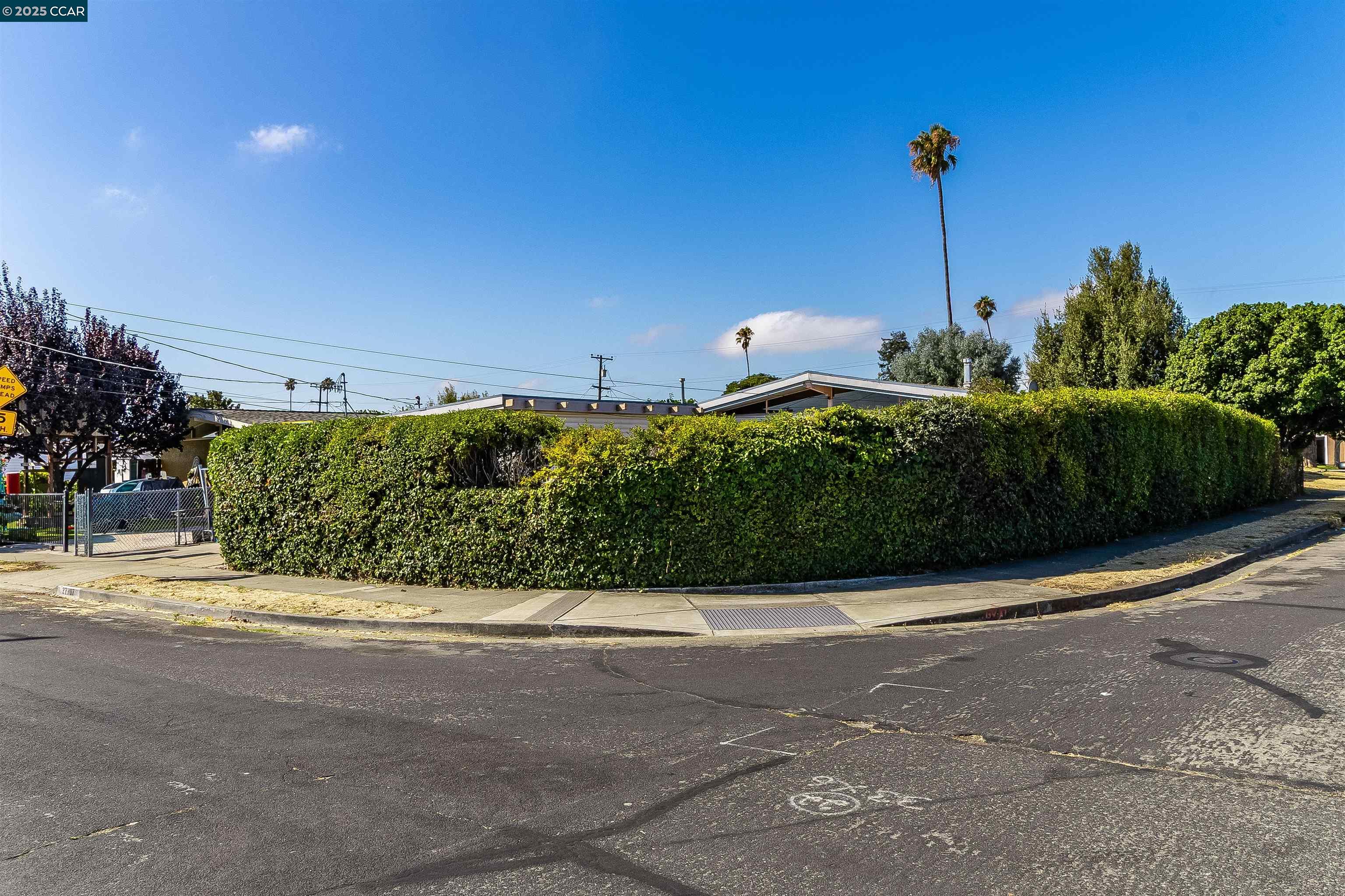 Detail Gallery Image 4 of 54 For 27707 La Porte Ave, Hayward,  CA 94545 - 3 Beds | 2 Baths