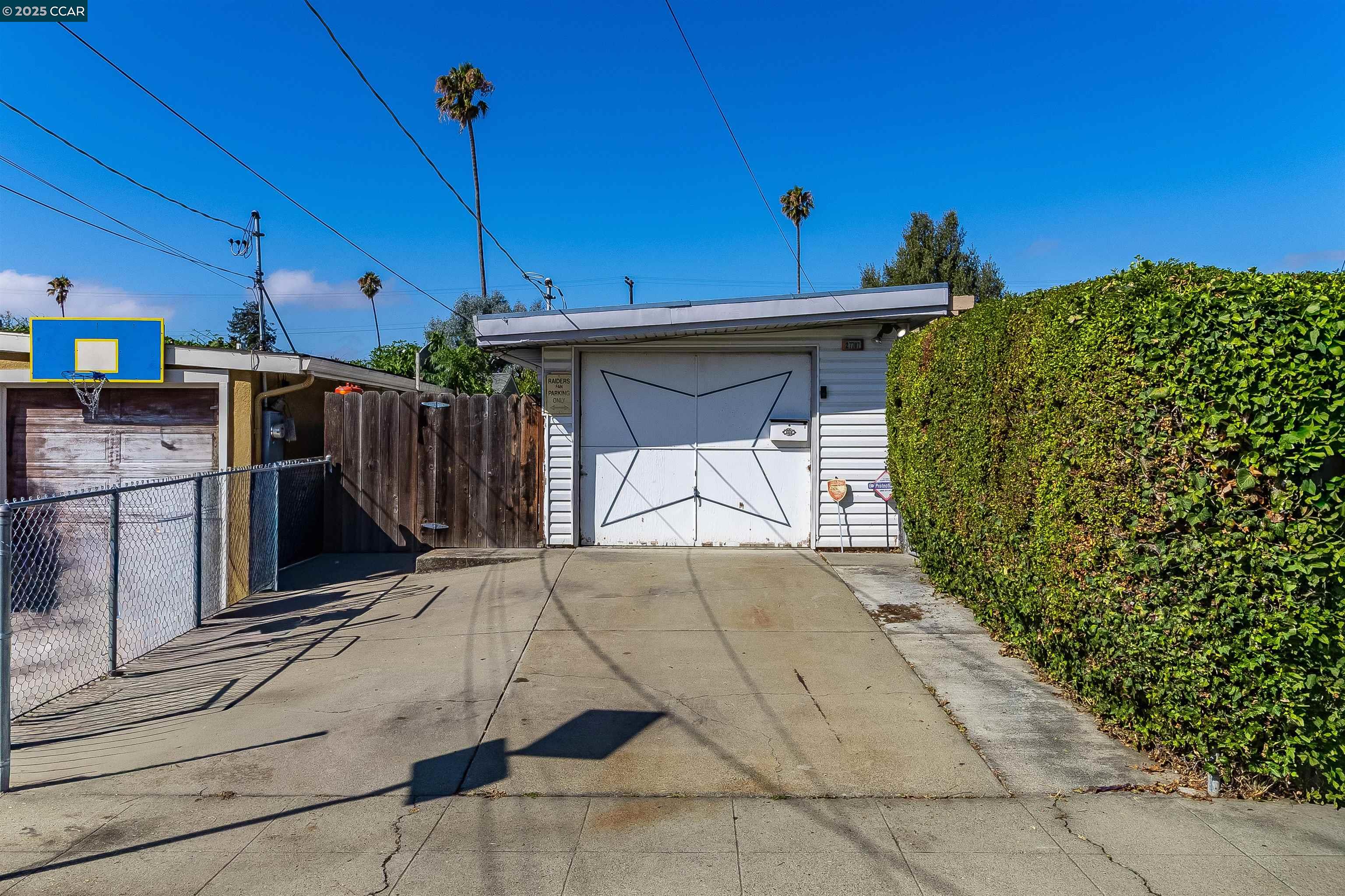 Detail Gallery Image 6 of 54 For 27707 La Porte Ave, Hayward,  CA 94545 - 3 Beds | 2 Baths