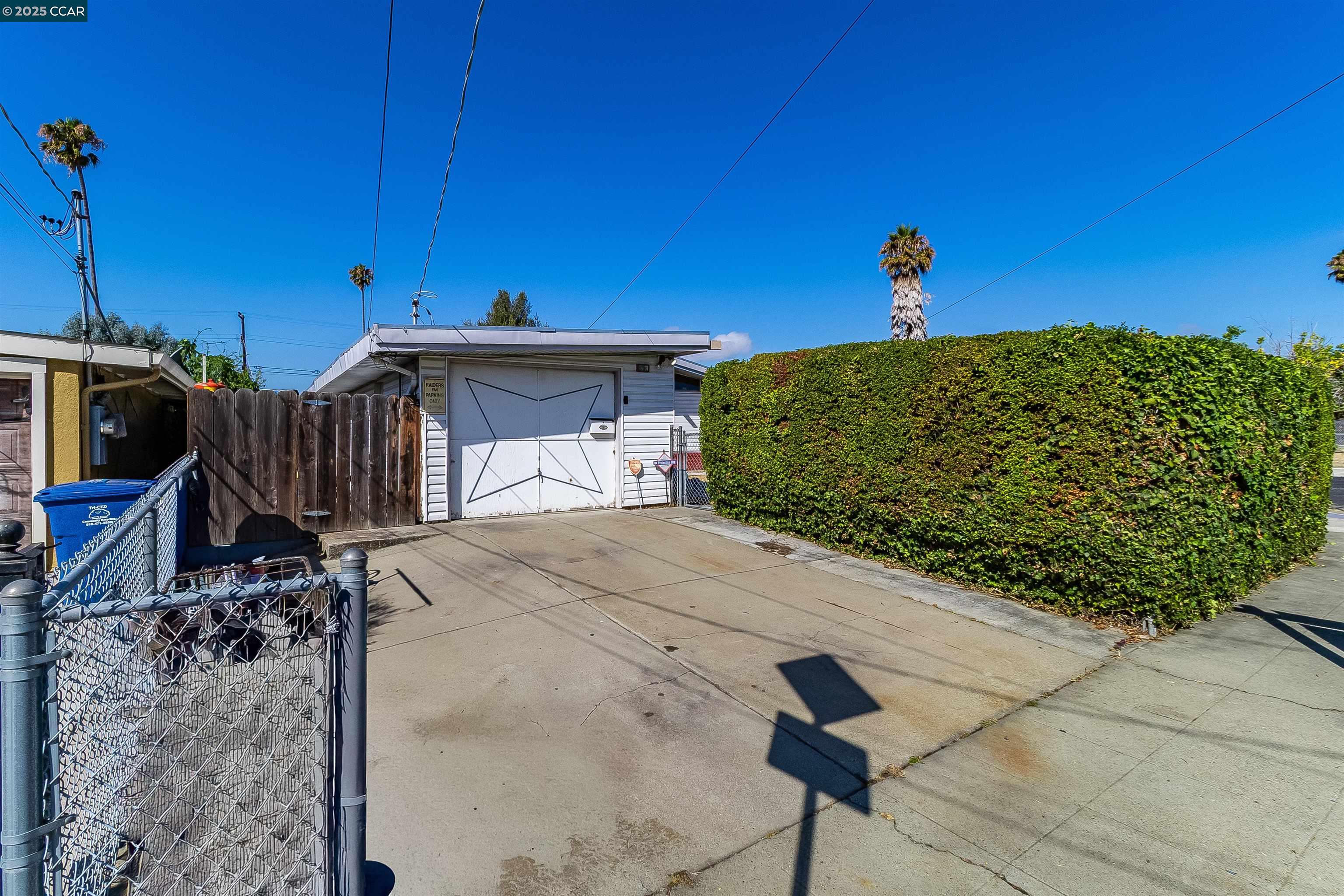 Detail Gallery Image 7 of 54 For 27707 La Porte Ave, Hayward,  CA 94545 - 3 Beds | 2 Baths