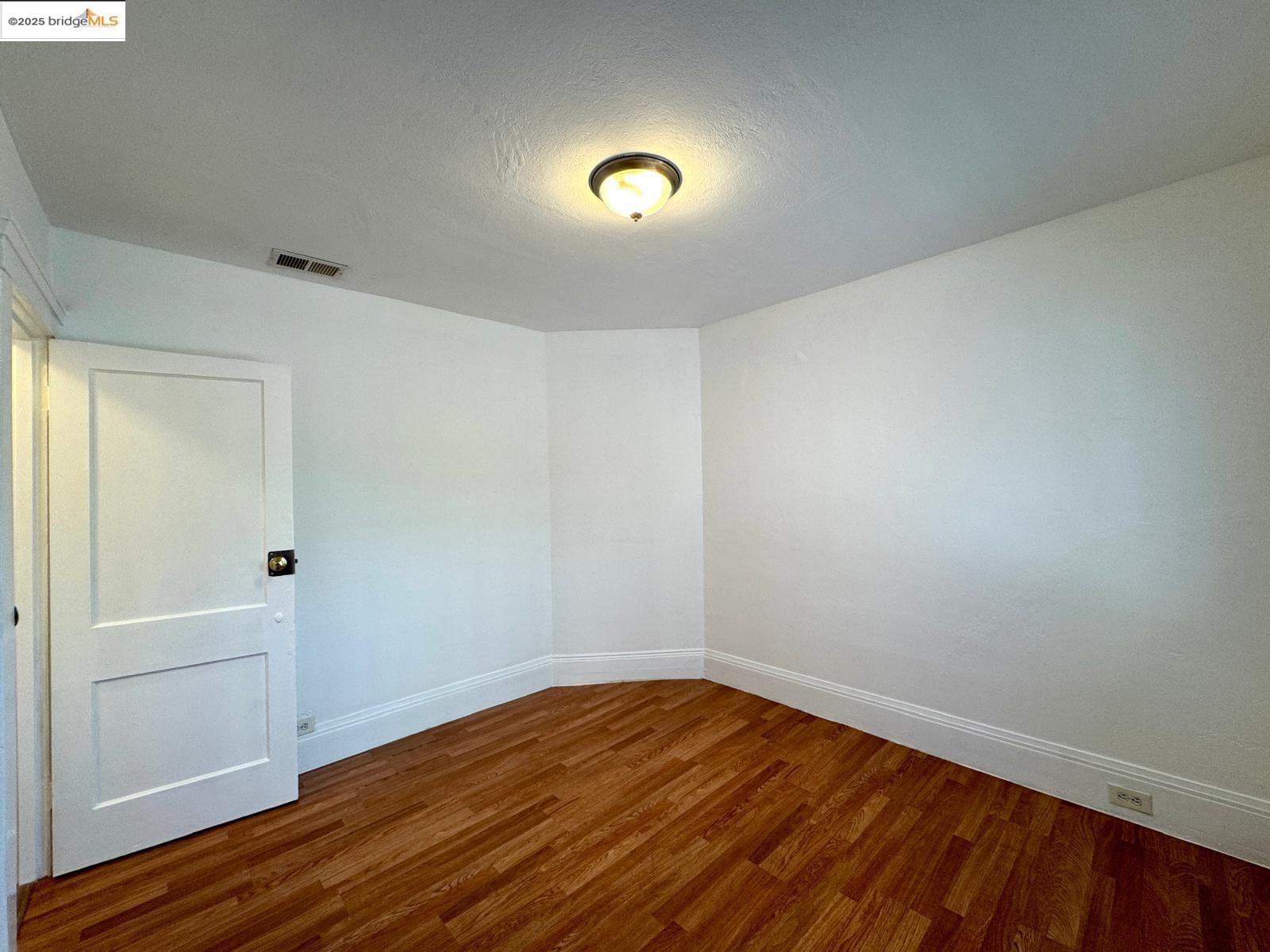 Detail Gallery Image 16 of 33 For 2101 13th Ave, Oakland,  CA 94606 - 3 Beds | 2 Baths